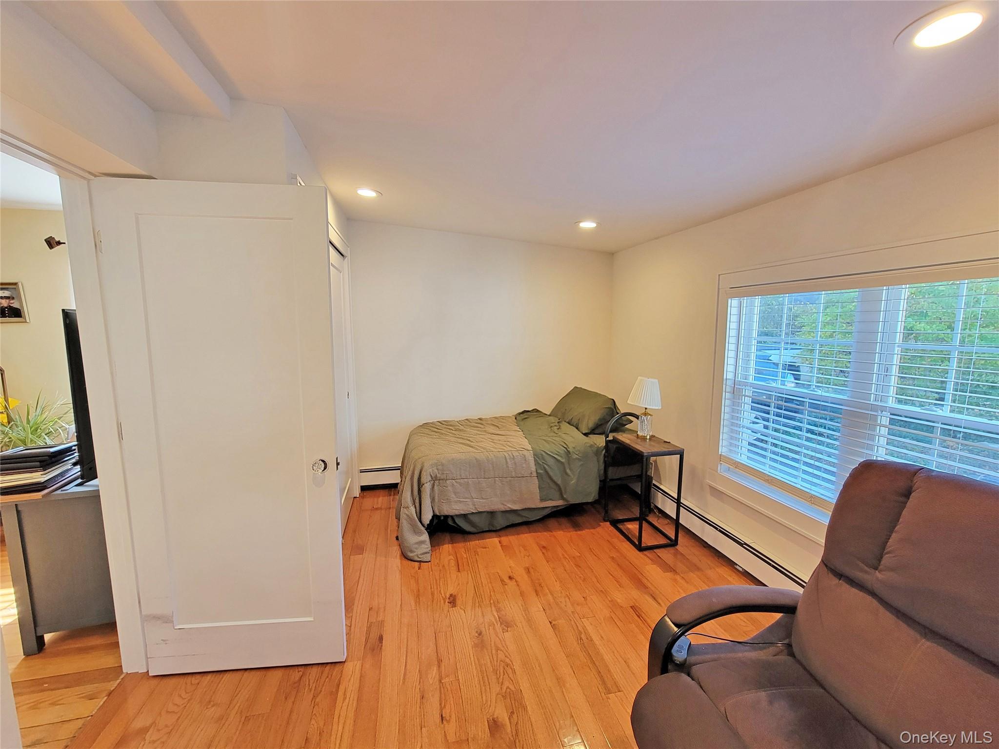 #20 photo, 76 Bayport Ave Avenue, Bayport , NY 11705