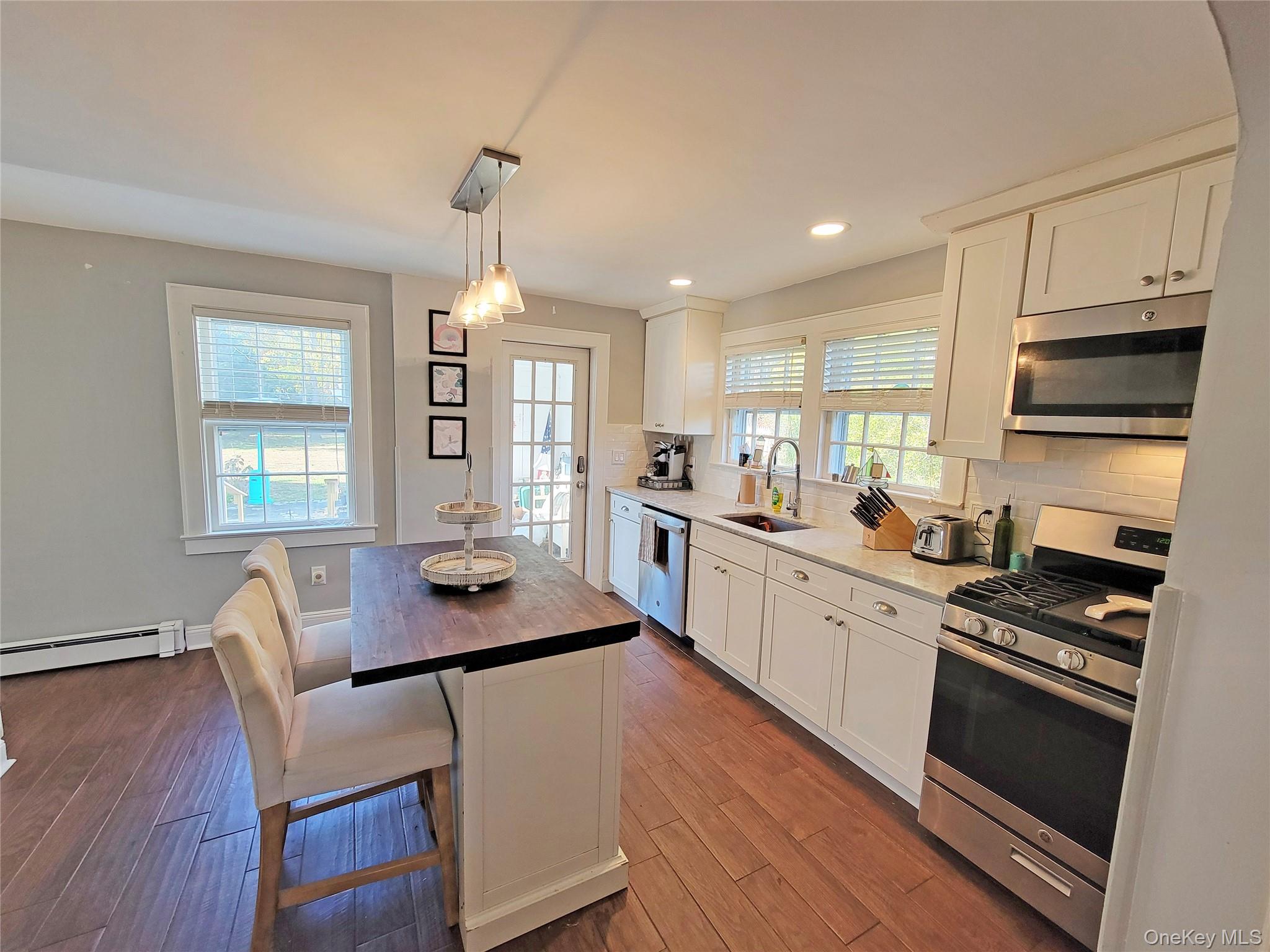 #3 photo, 76 Bayport Ave Avenue, Bayport , NY 11705