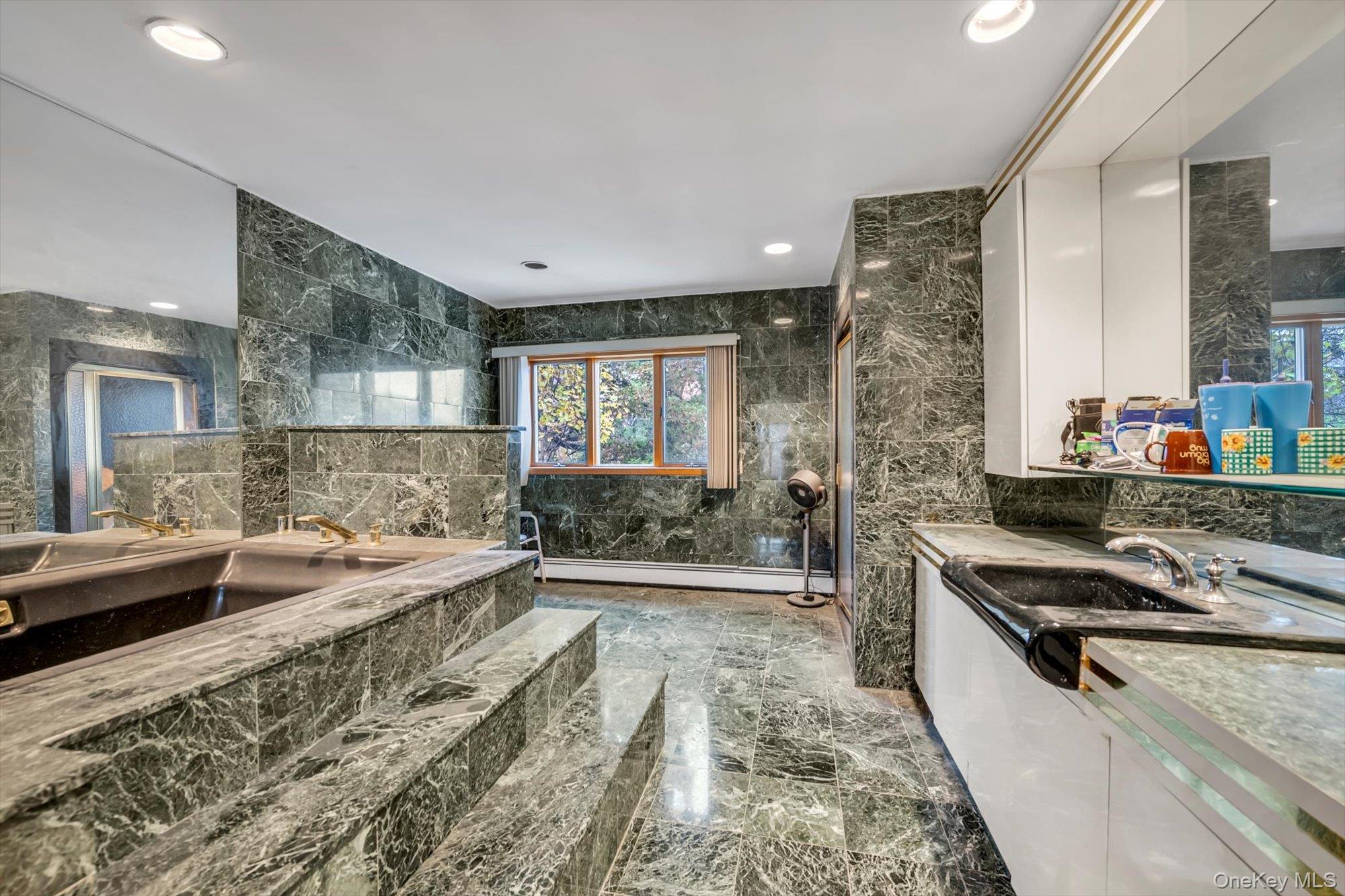 #13 photo, 25271 Brattle Avenue, كوينز Little Neck , NY 11362