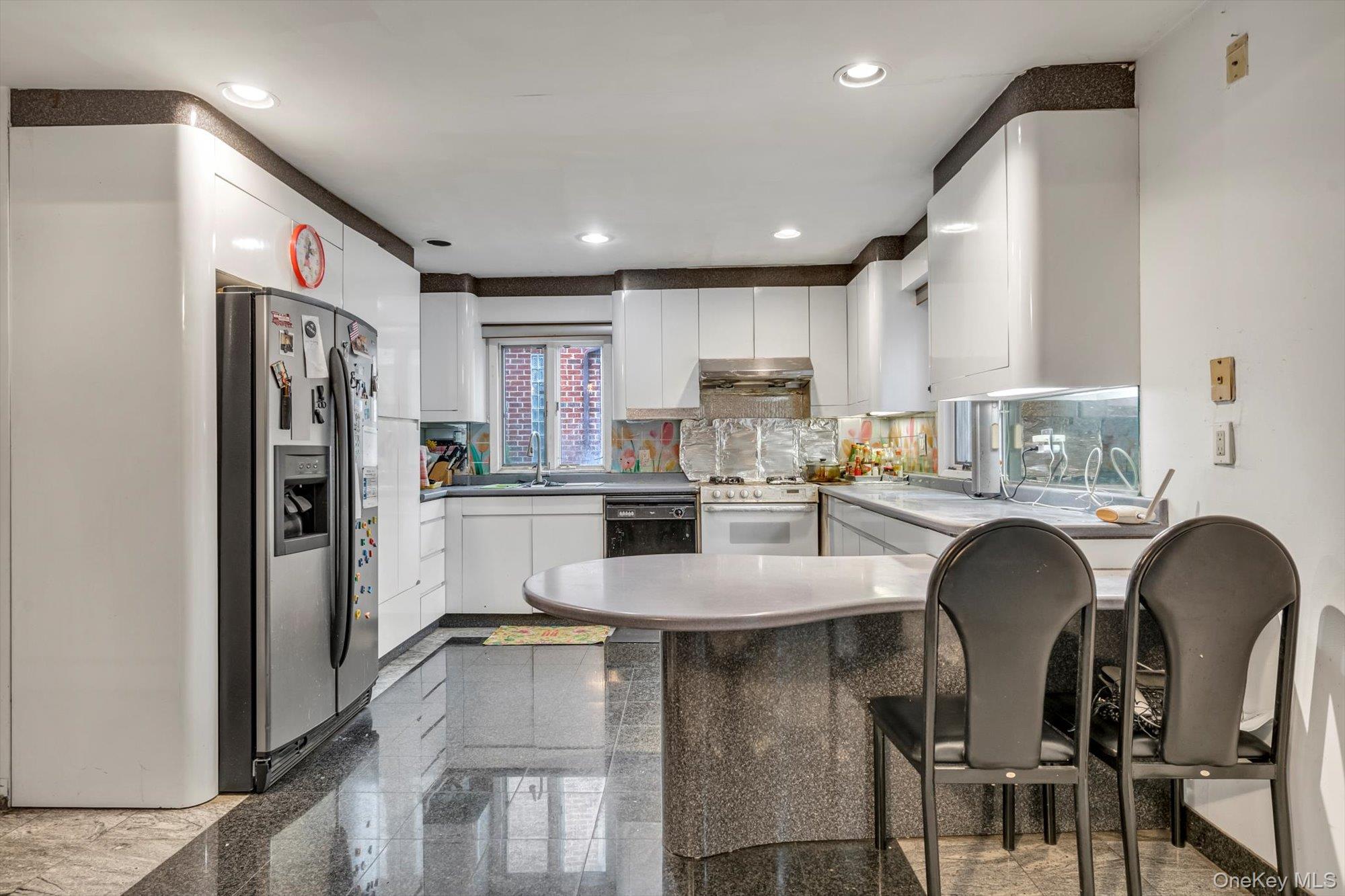 #4 photo, 25271 Brattle Avenue, كوينز Little Neck , NY 11362