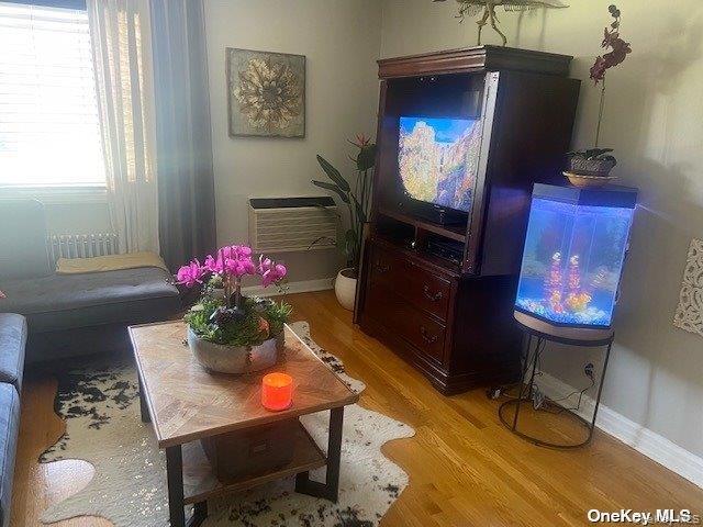 #2 photo, 990 Fenwood, Valley Stream , NY 11580