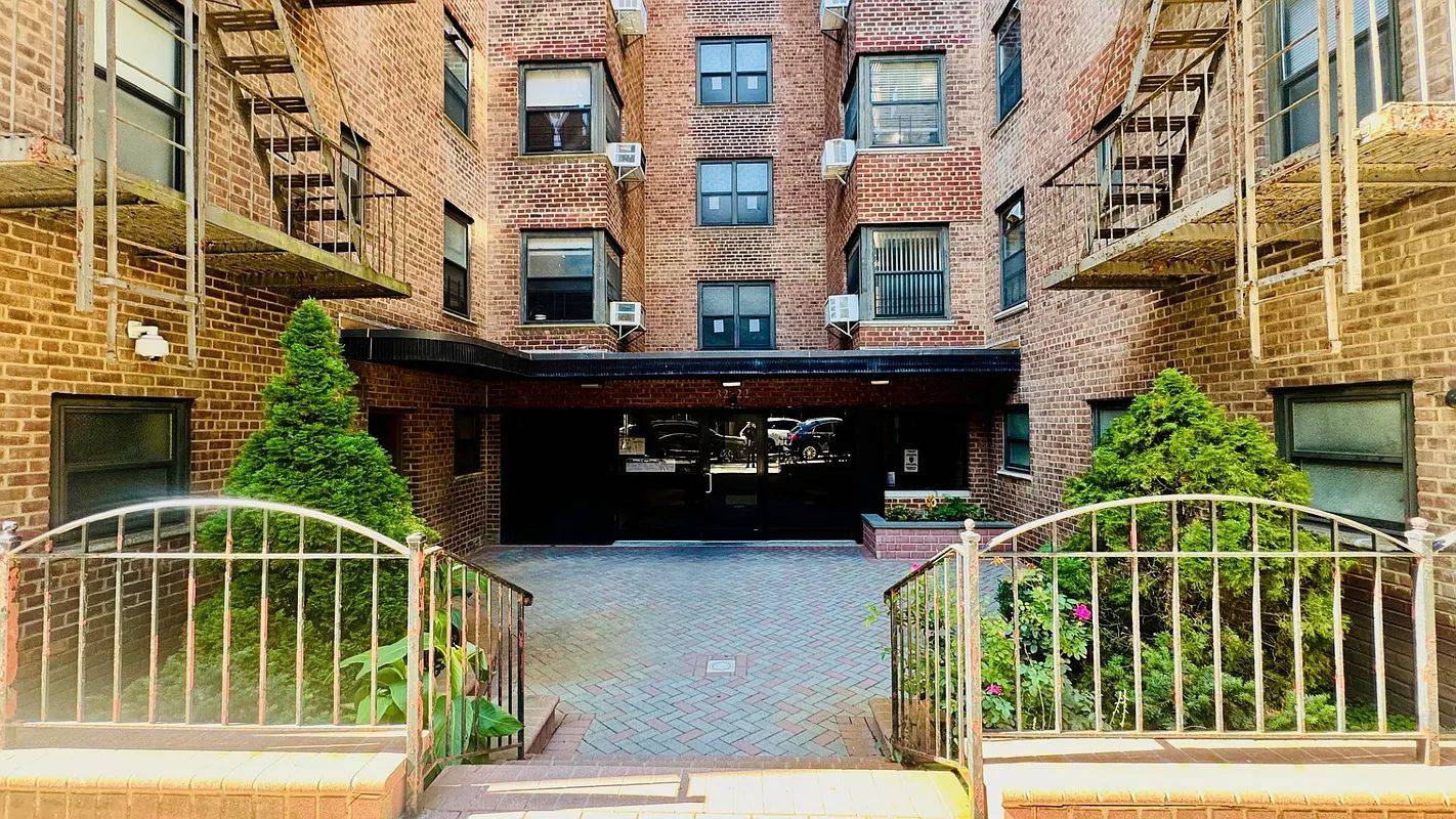 #20 photo, 32-22 91St Street , #106, Jackson Heights , NY 11369