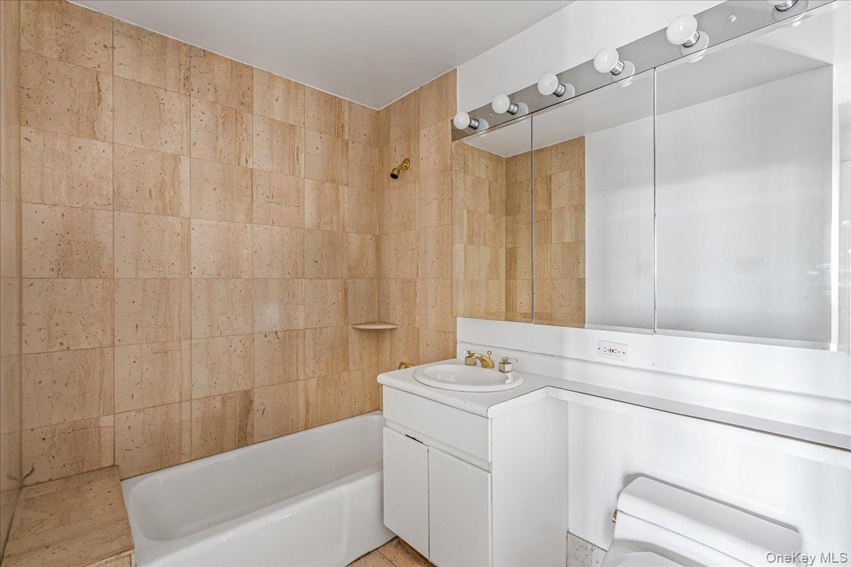 #18 photo, 112-01 Queens Boulevard, Forest Hills , NY 11375