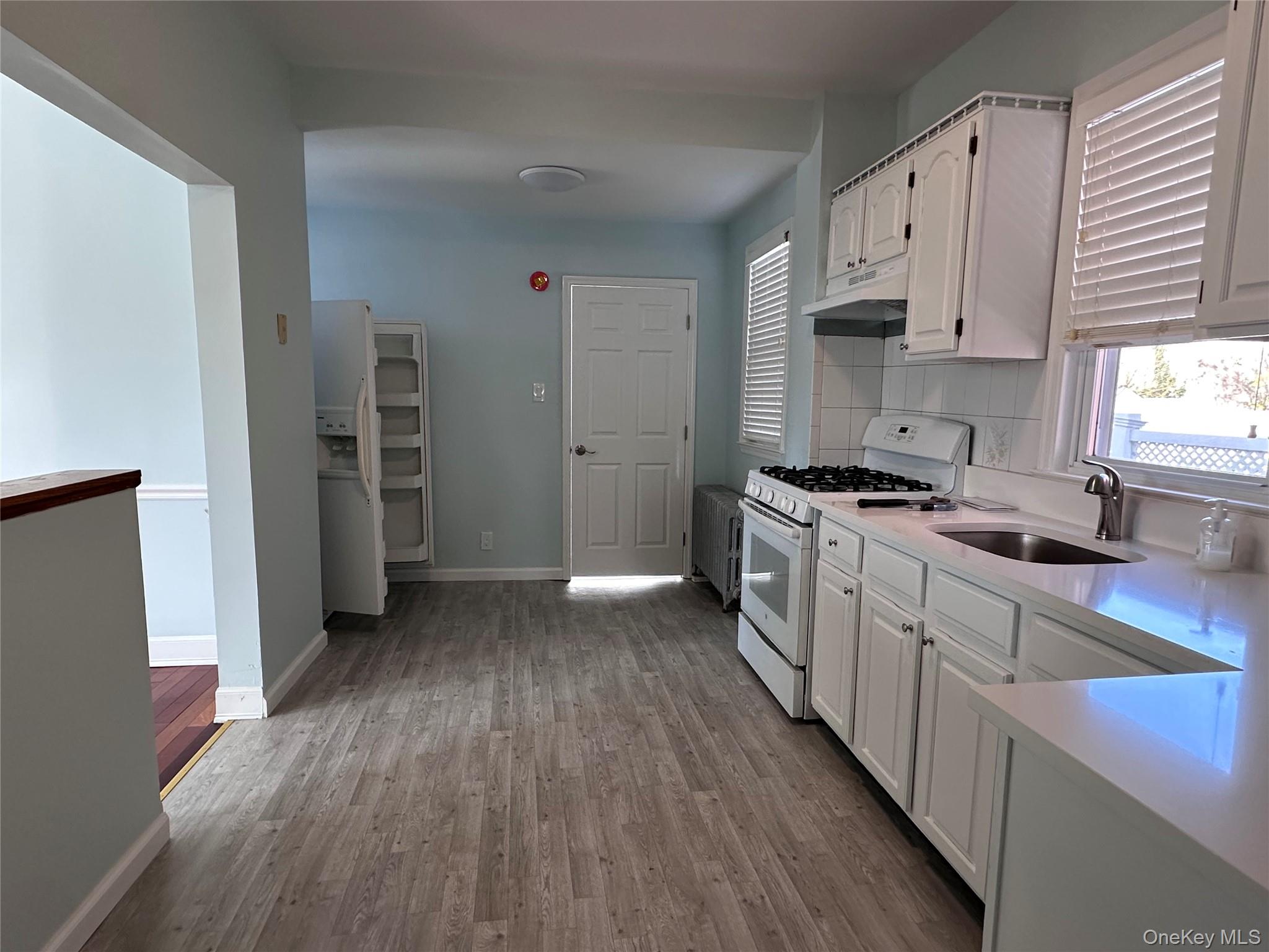 #10 photo, 154 Grant Avenue, Mineola , NY 11501