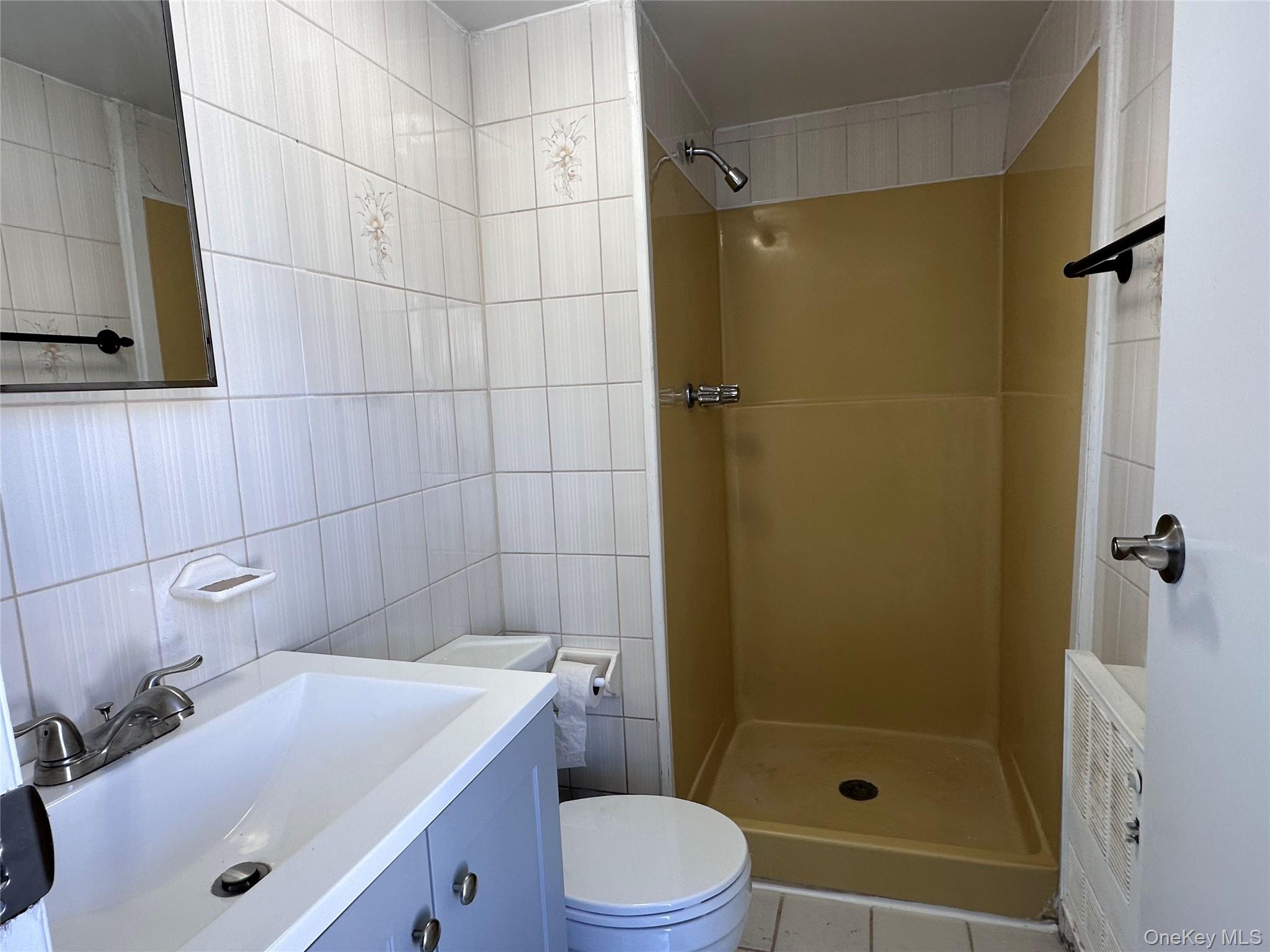 #11 photo, 154 Grant Avenue, Mineola , NY 11501