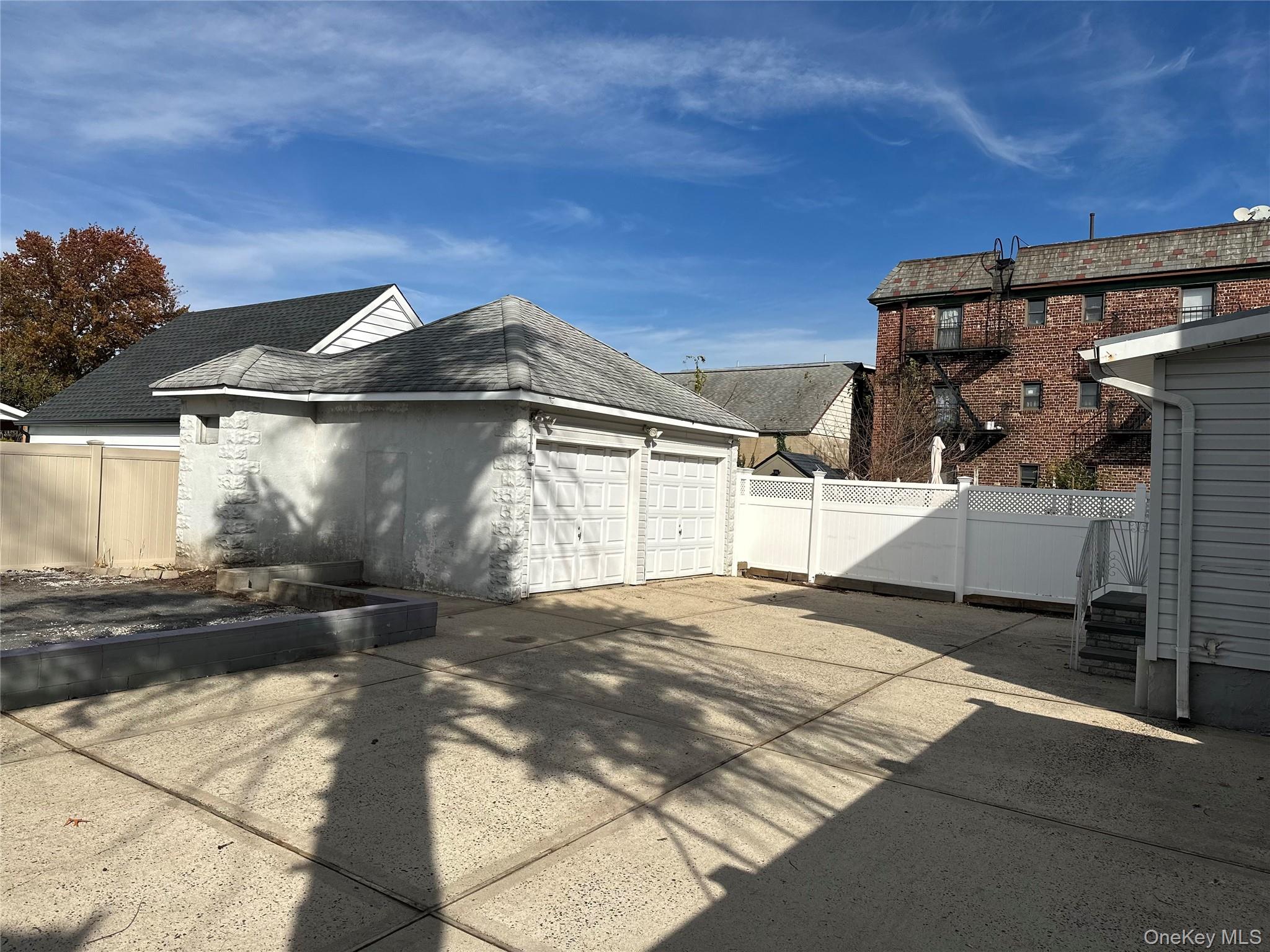 #18 photo, 154 Grant Avenue, Mineola , NY 11501