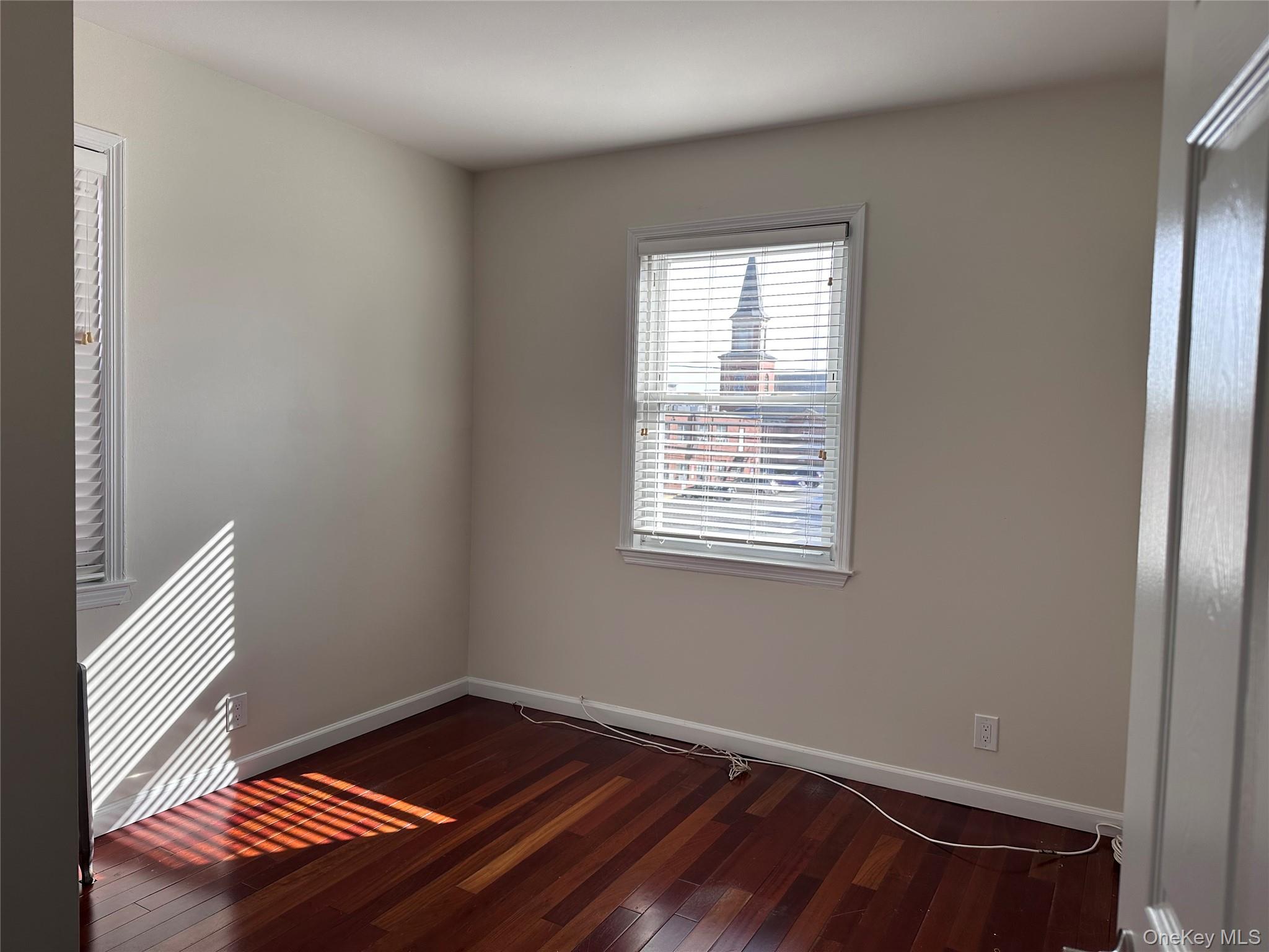 #4 photo, 154 Grant Avenue, Mineola , NY 11501