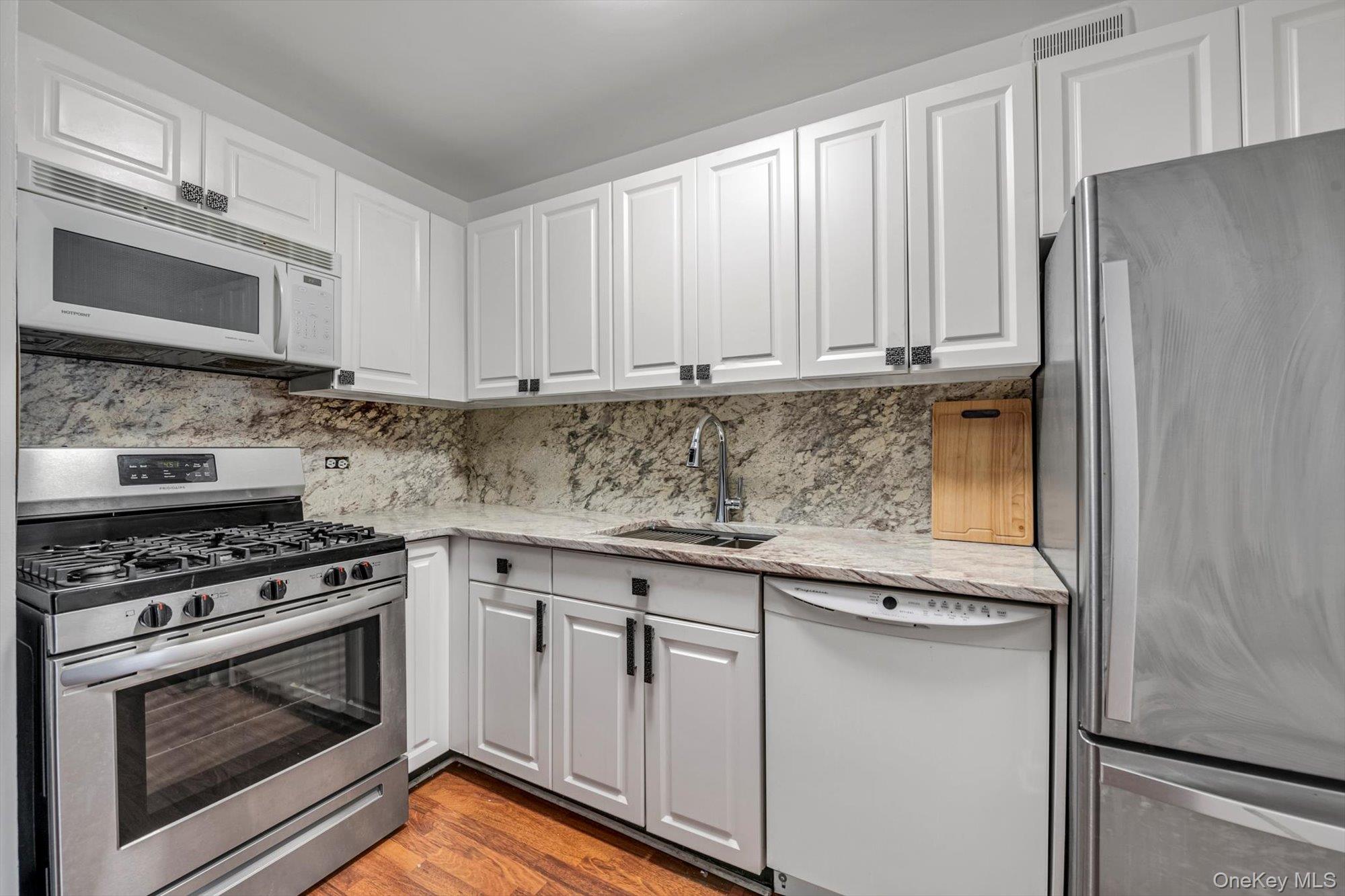 #11 photo, 77 Bleecker Street, New York (Manhattan) , NY 10012