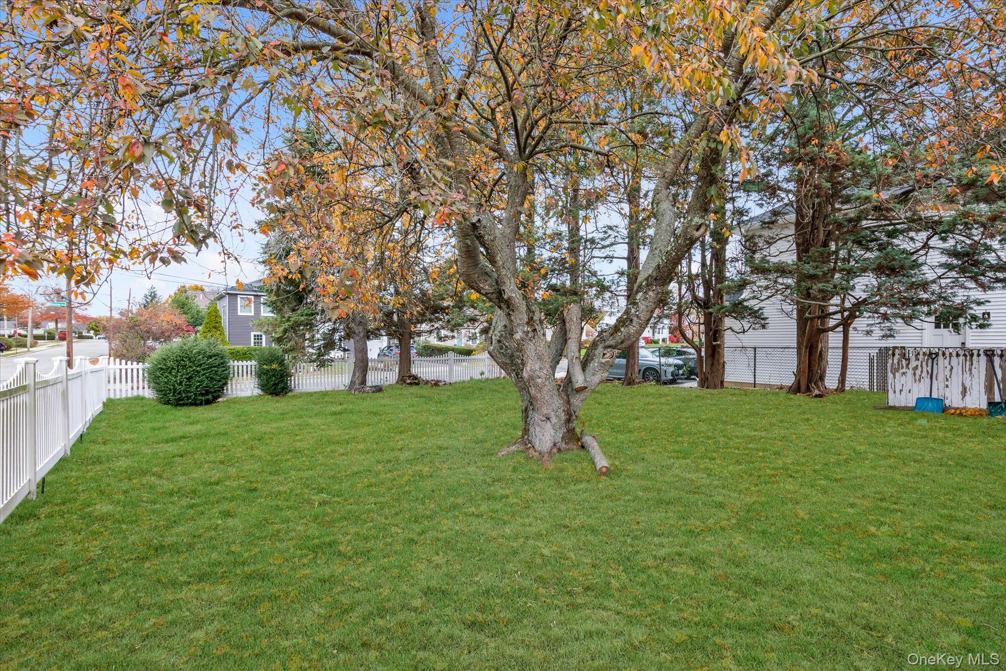 #14 photo, 26 Humphrey Drive, Syosset , NY 11791