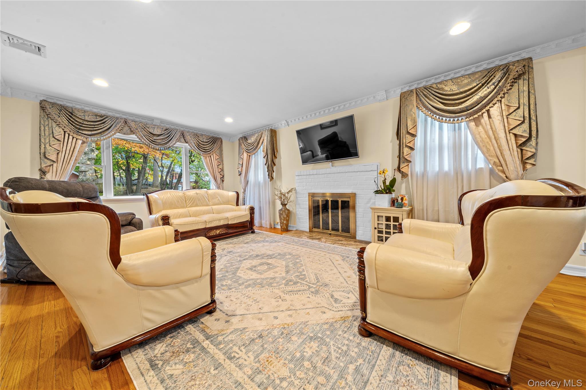 #5 photo, 8210 215th Street, Hollis Hills , NY 11427