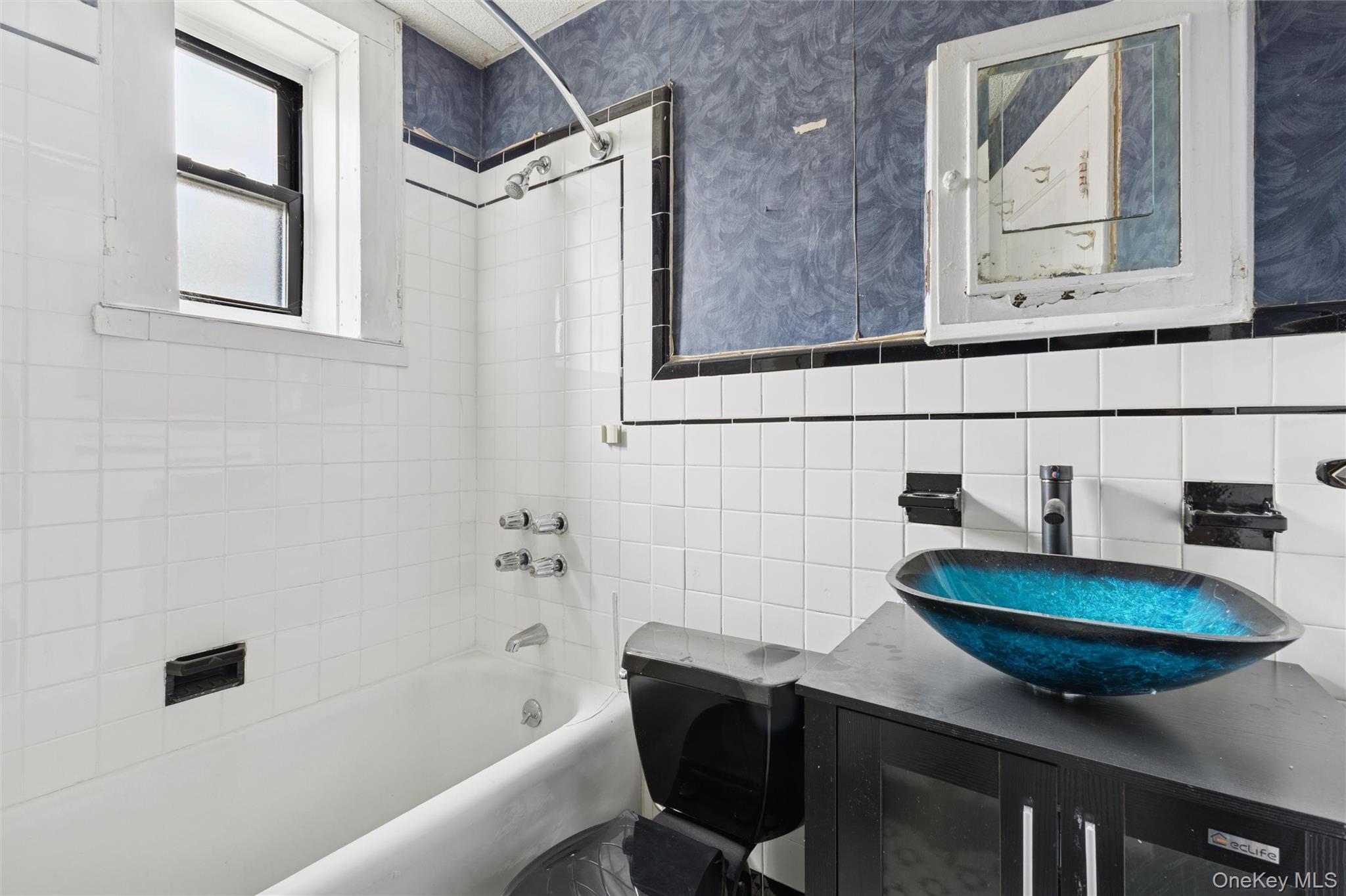 #16 photo, 213 Burns Street, Forest Hills , NY 11375