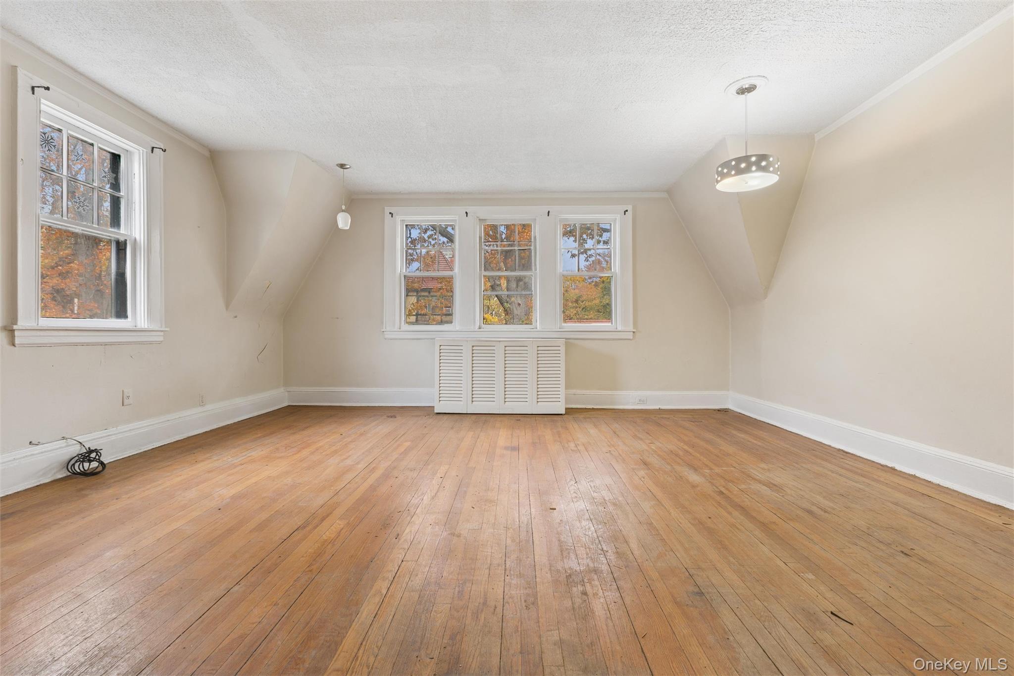 #6 photo, 213 Burns Street, Forest Hills , NY 11375