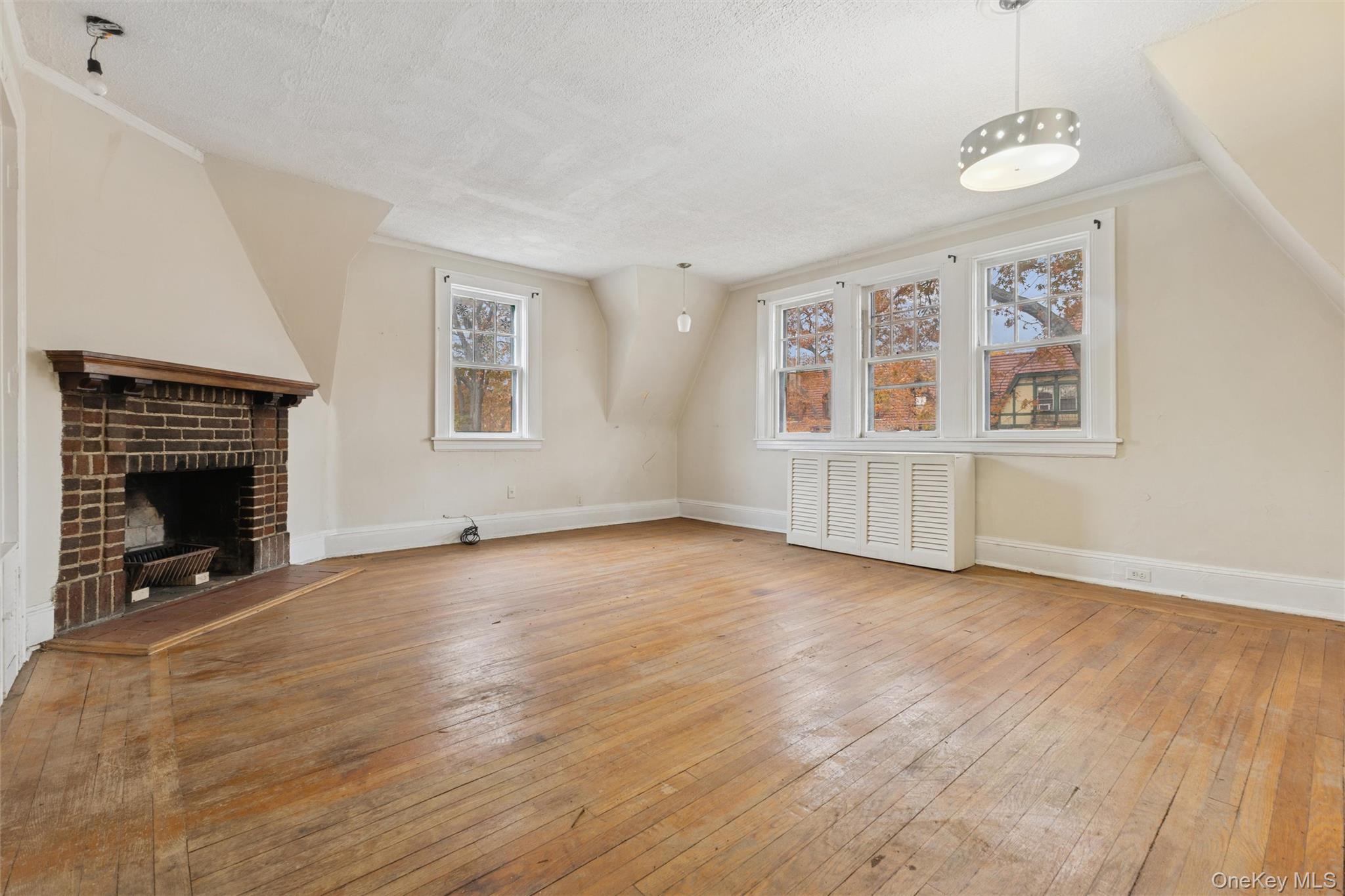#7 photo, 213 Burns Street, Forest Hills , NY 11375