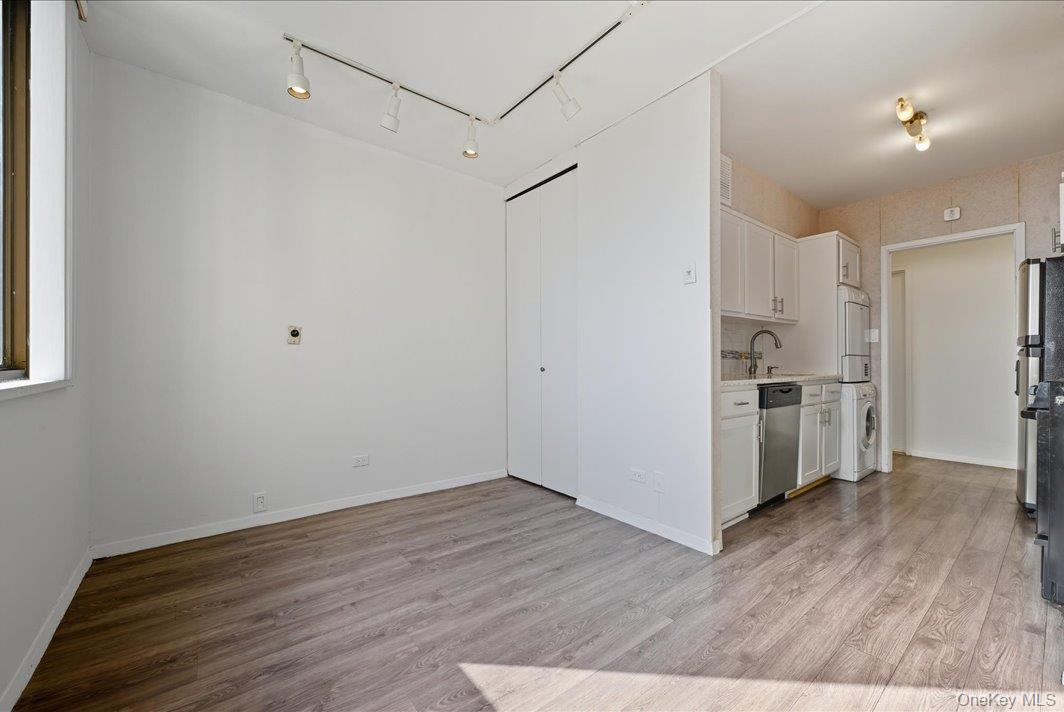 #11 photo, 27110 Grand Central Parkway, Floral Park , NY 11005