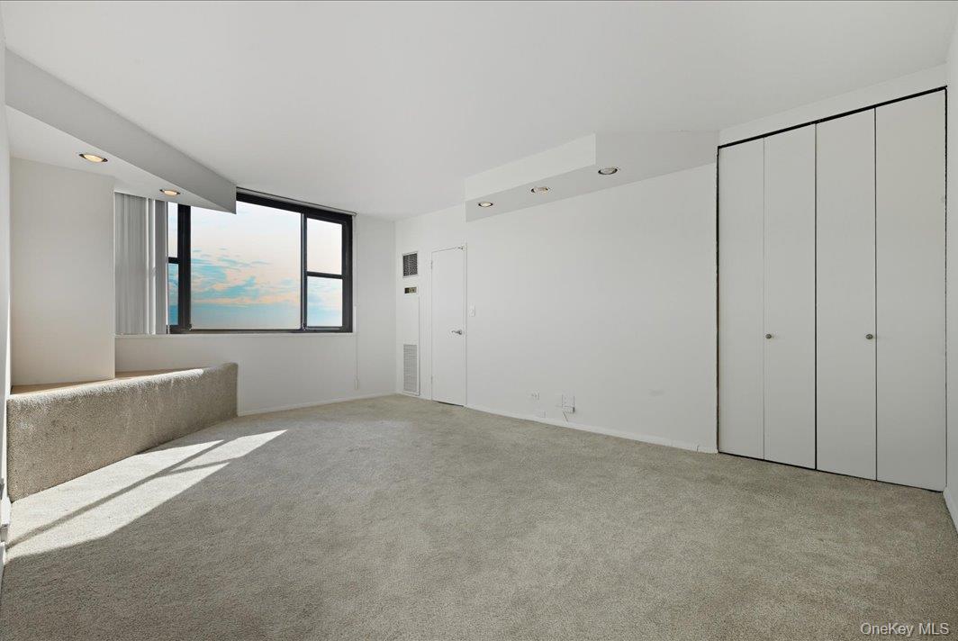 #17 photo, 27110 Grand Central Parkway, Floral Park , NY 11005