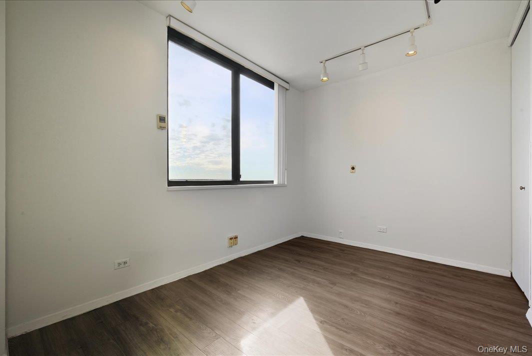 #9 photo, 27110 Grand Central Parkway, Floral Park , NY 11005