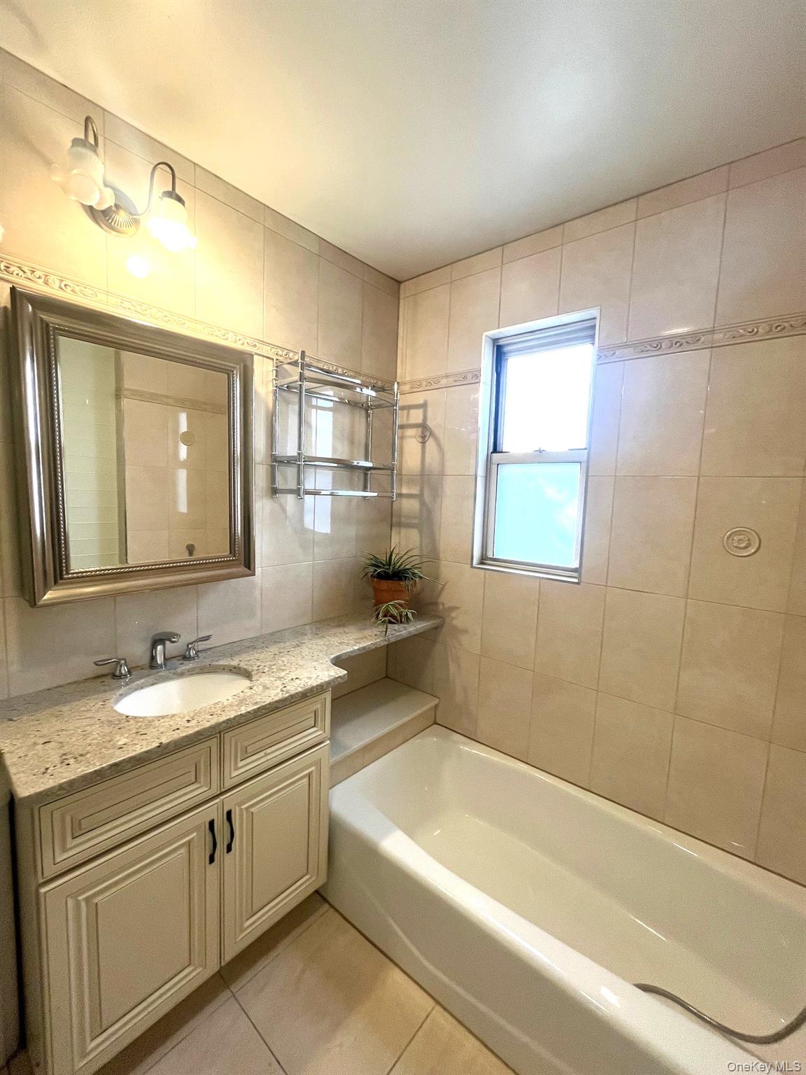 #11 photo, 1945 Paulding Avenue, Bronx , NY 10462