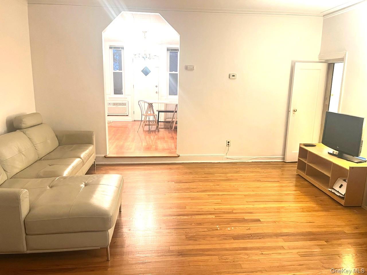 #17 photo, 1945 Paulding Avenue, Bronx , NY 10462