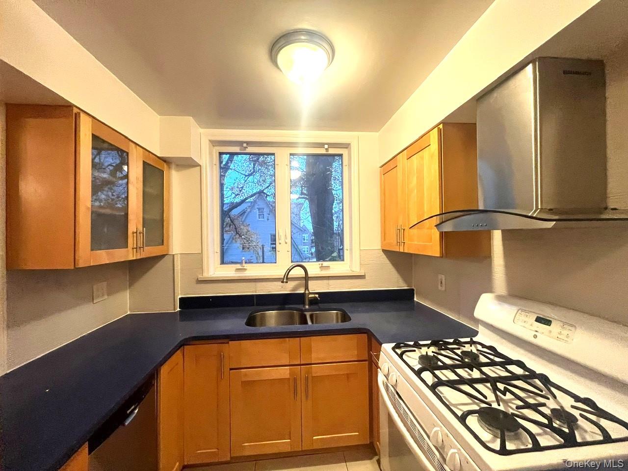 #2 photo, 1945 Paulding Avenue, Bronx , NY 10462