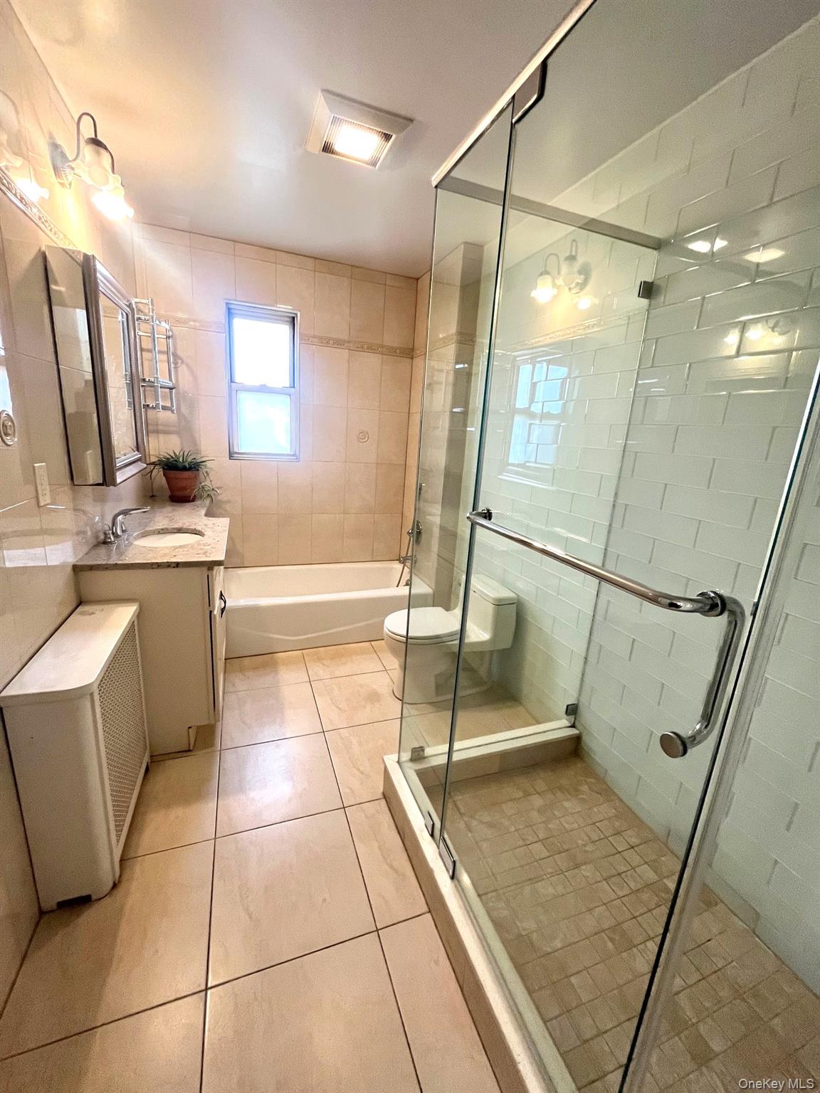 #7 photo, 1945 Paulding Avenue, Bronx , NY 10462