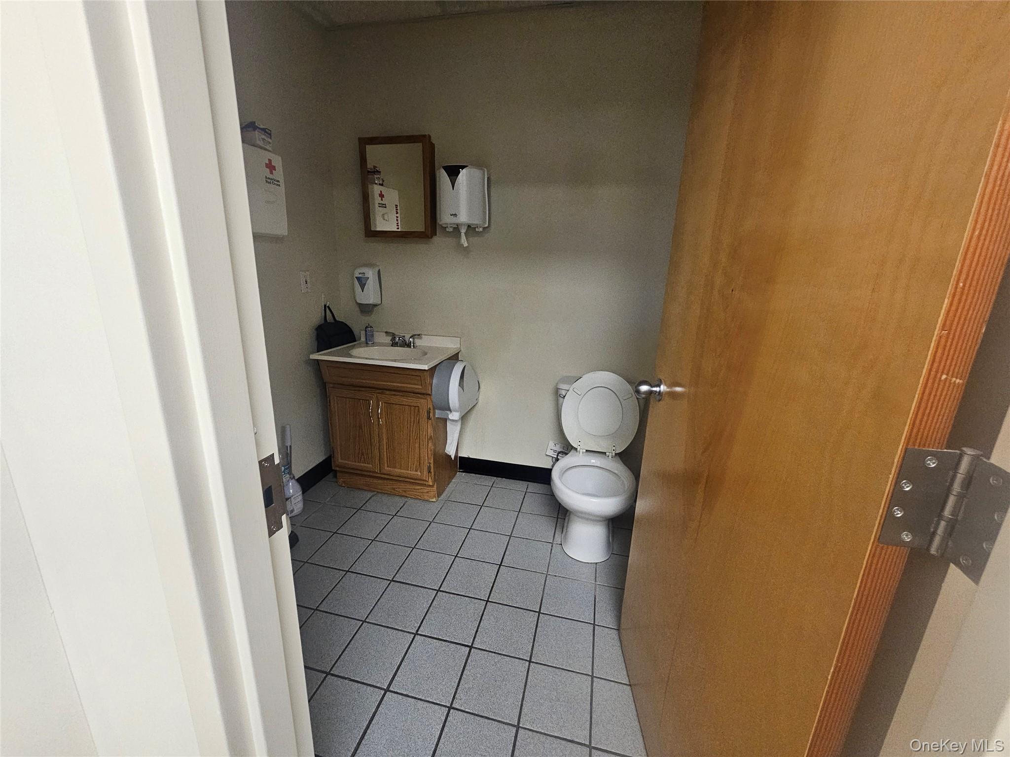 #15 photo, 138 South First, מחוז סאפוק Lindenhurst , NY 11757