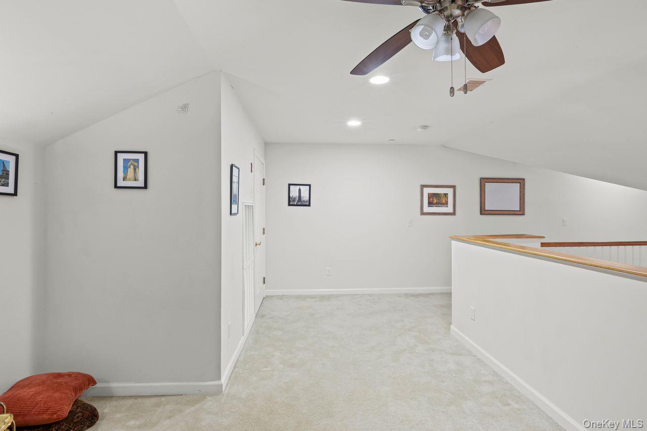 #16 photo, 419 Autumn Drive, East Meadow , NY 11554