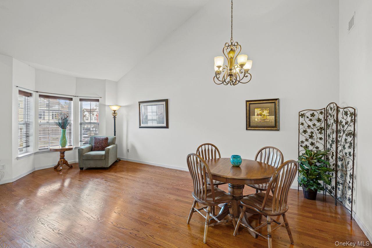 #17 photo, 419 Autumn Drive, East Meadow , NY 11554