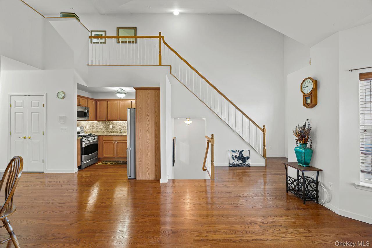 #3 photo, 419 Autumn Drive, East Meadow , NY 11554