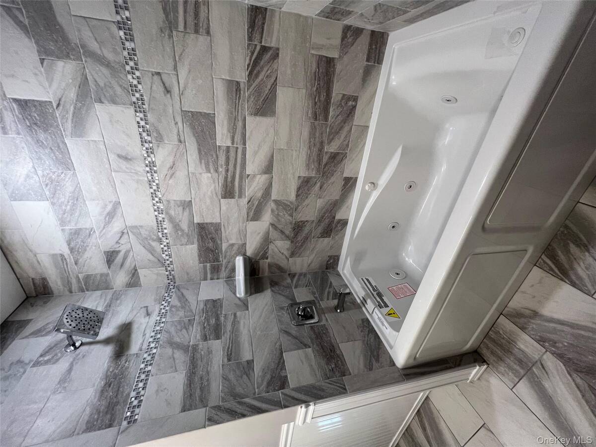 #16 photo, 53 Pointe Circle S, サフォーク郡 Coram , NY 11727