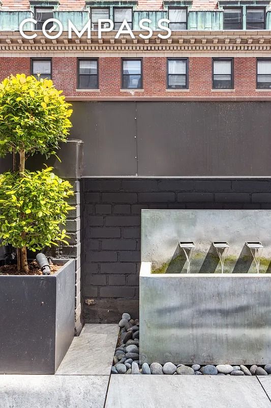 #7 photo, 140 W 58th Street, Midtown , NY 10019