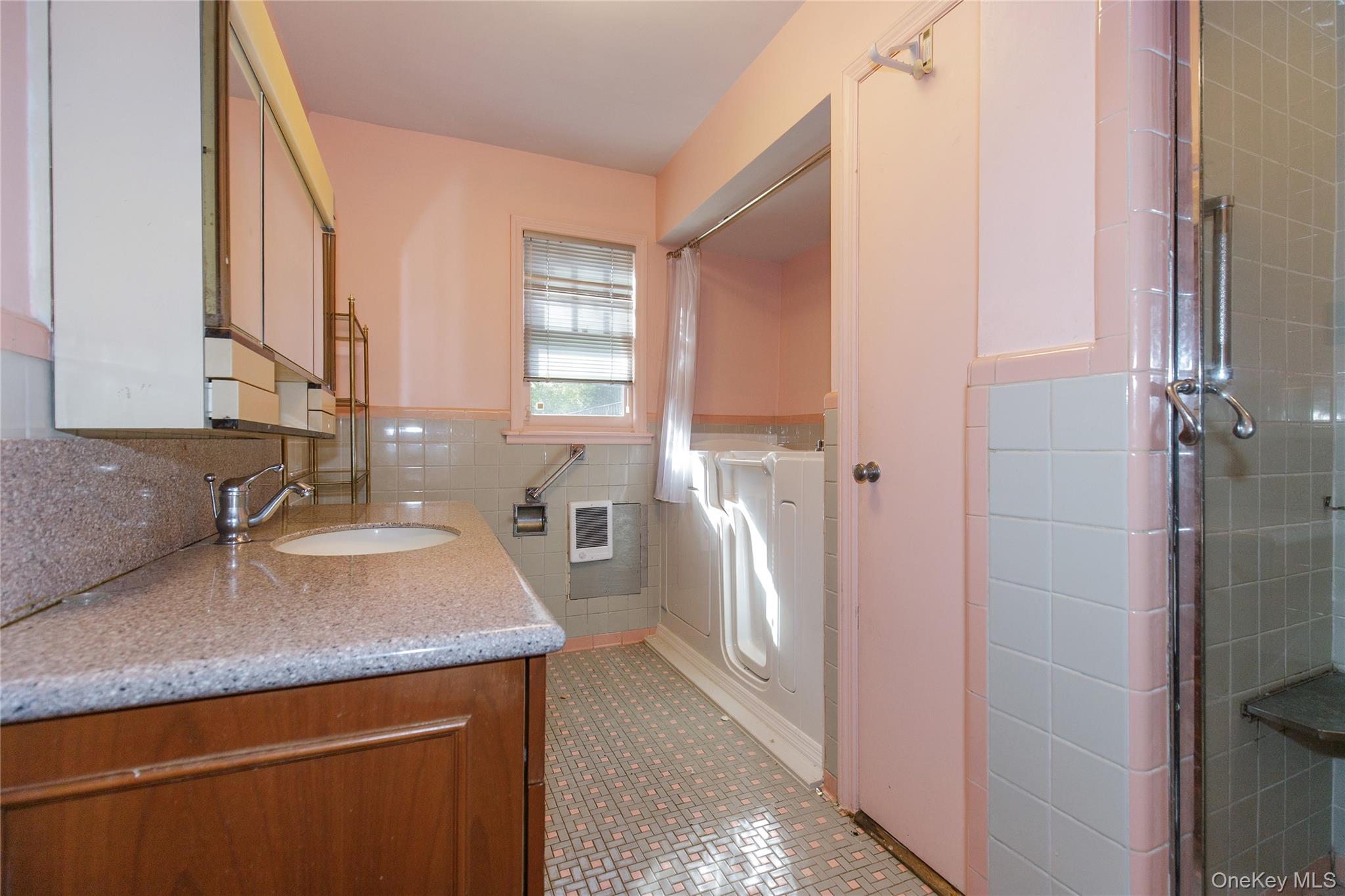 #19 photo, 18 LIGHTHOUSE Road, Kings Point , NY 11024