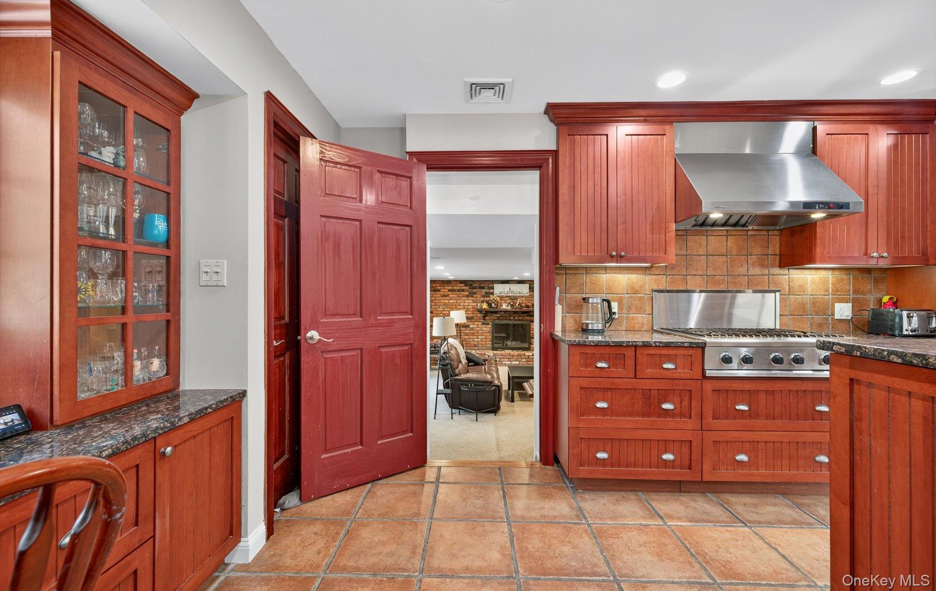 #16 photo, 10 Sorgi Court, Plainview , NY 11803