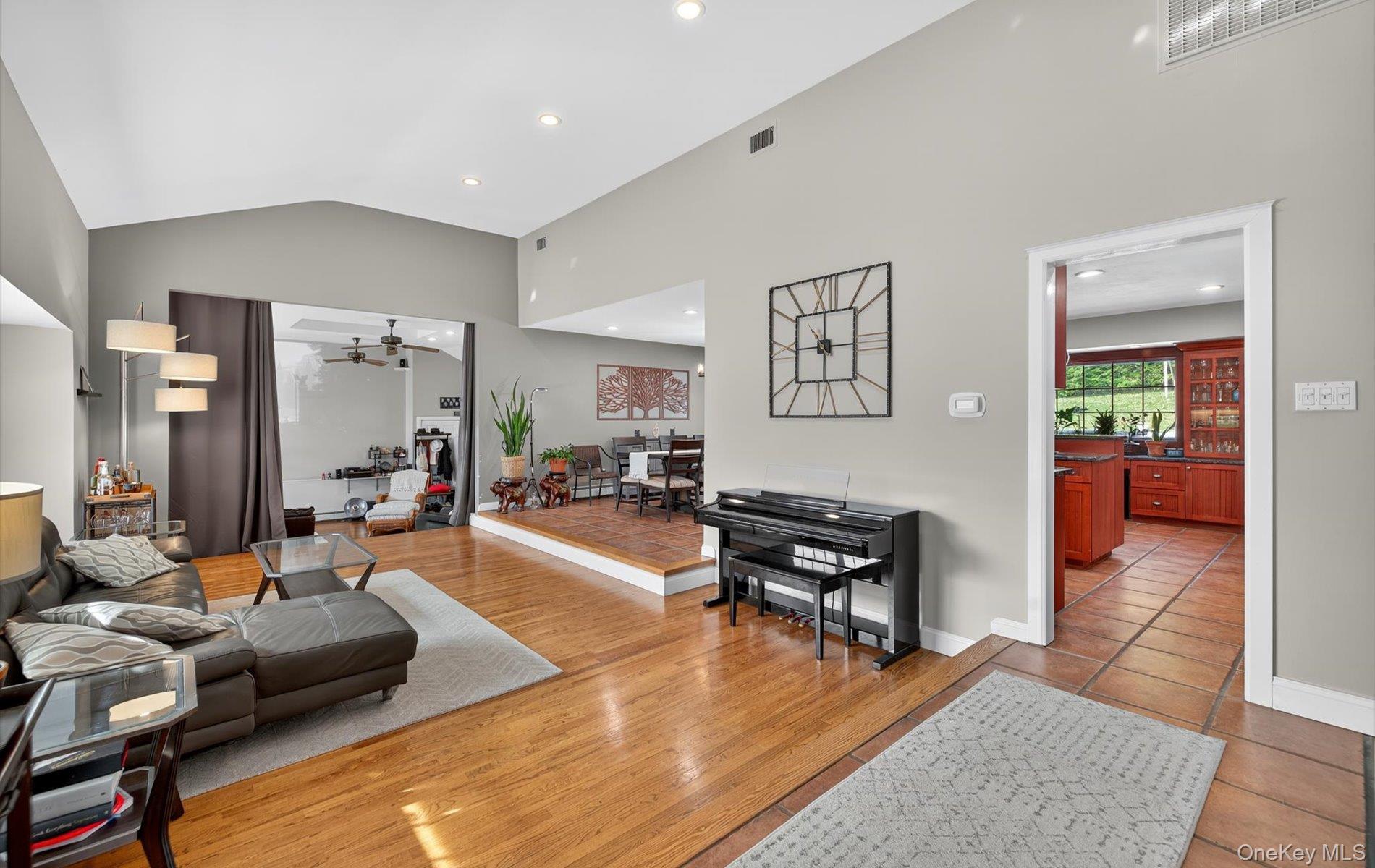 #8 photo, 10 Sorgi Court, Plainview , NY 11803