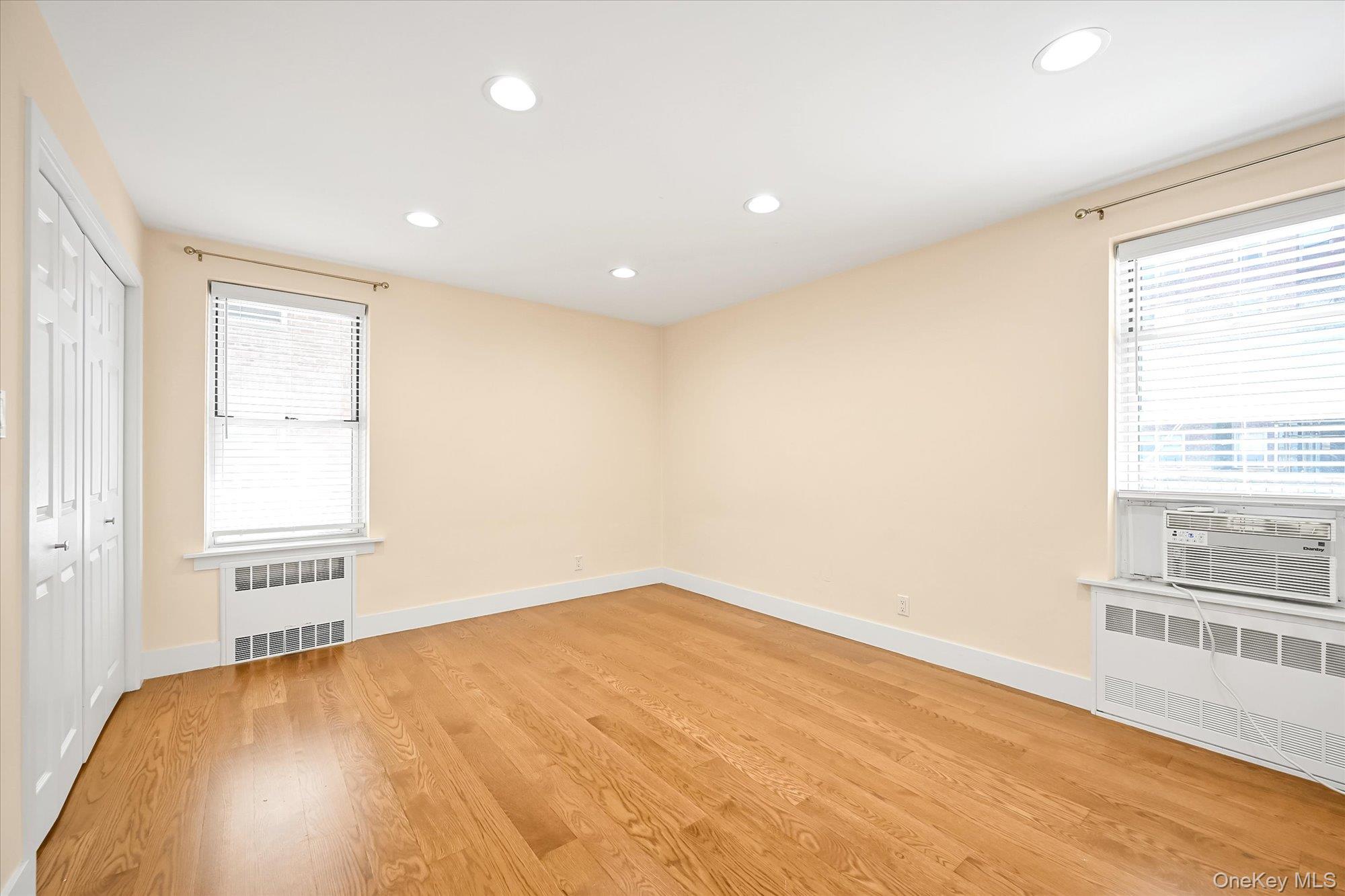 #7 photo, 65-05 Yellowstone Blvd., Forest Hills , NY 11375