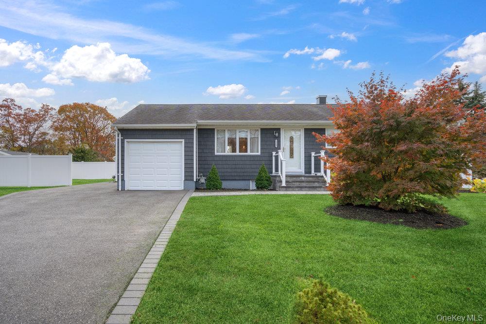 #1 photo, 1584 Church Street, 롱 아일랜드 Holbrook , NY 11741