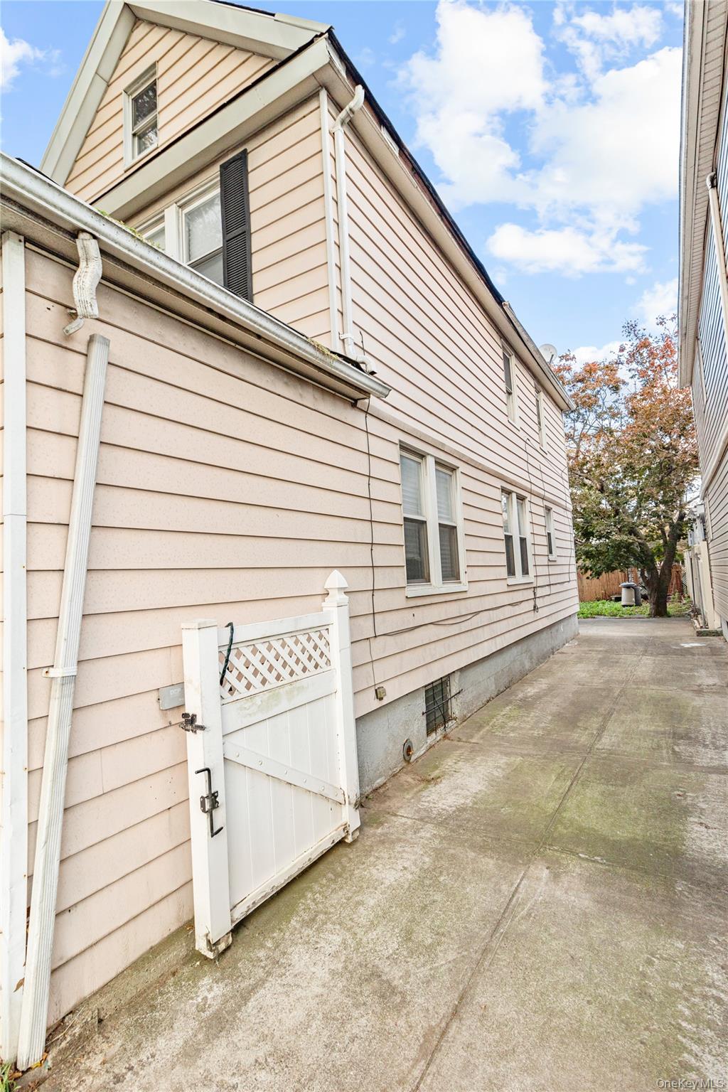 #4 photo, 109-29 Van Wyck Expressway, Jamaica , NY 11435