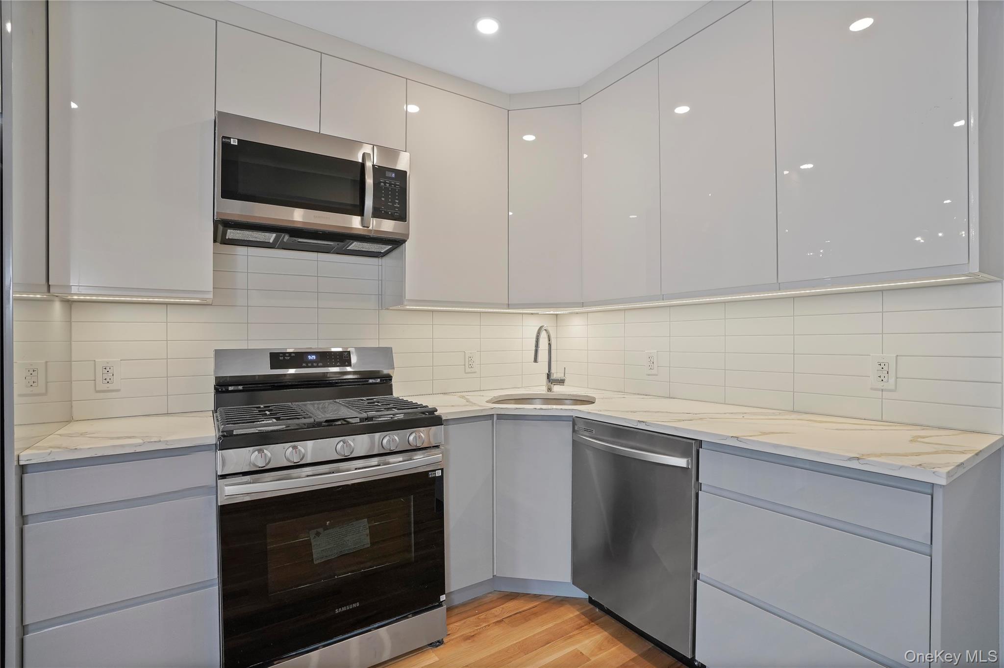 #12 photo, 79-23 67 Drive, كوينز Middle Village , NY 11379