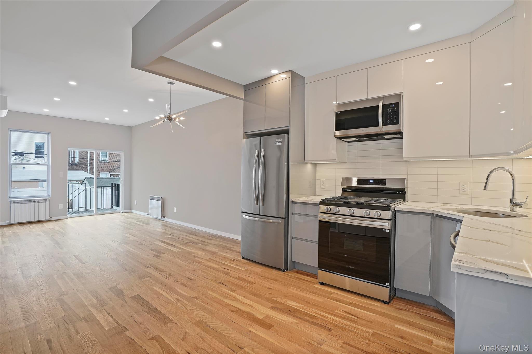 #13 photo, 79-23 67 Drive, كوينز Middle Village , NY 11379