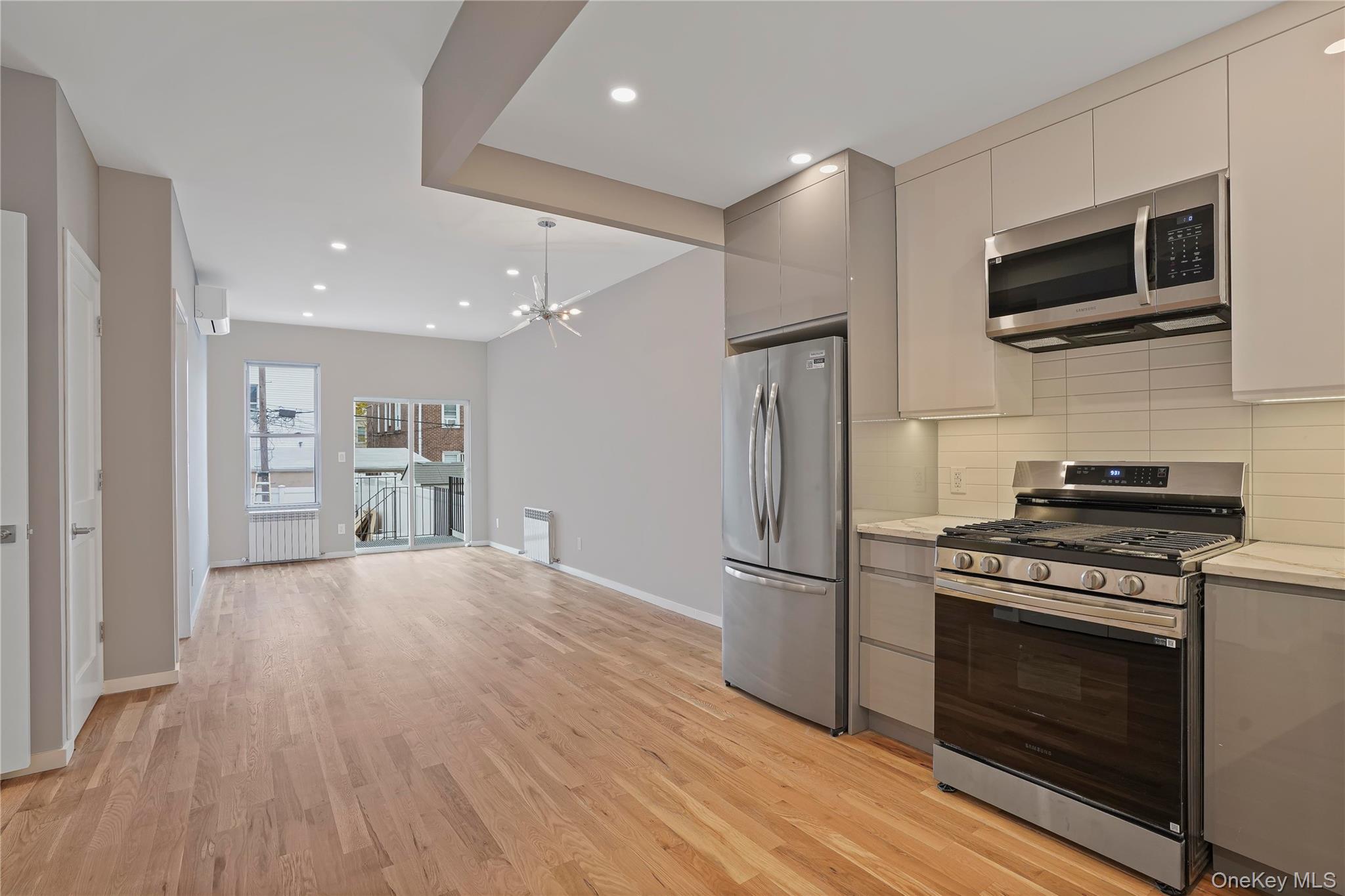 #14 photo, 79-23 67 Drive, كوينز Middle Village , NY 11379