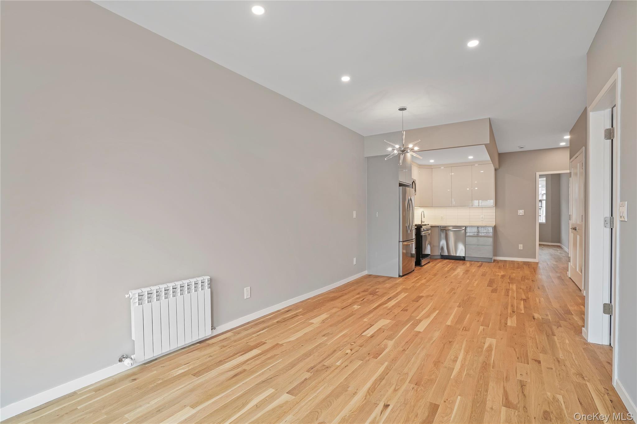 #18 photo, 79-23 67 Drive, كوينز Middle Village , NY 11379