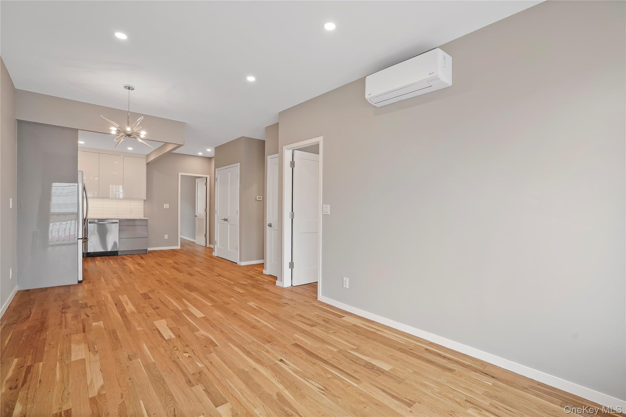 #19 photo, 79-23 67 Drive, كوينز Middle Village , NY 11379