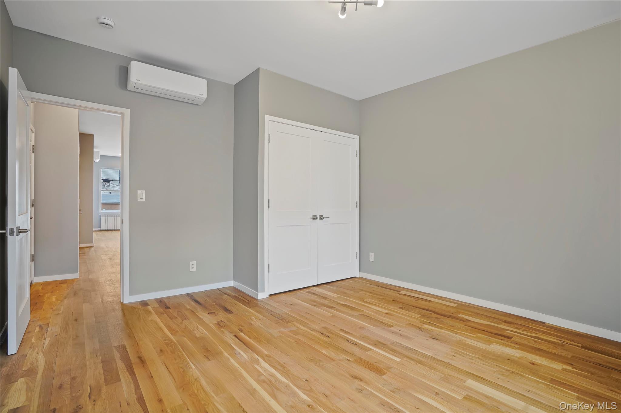 #4 photo, 79-23 67 Drive, كوينز Middle Village , NY 11379