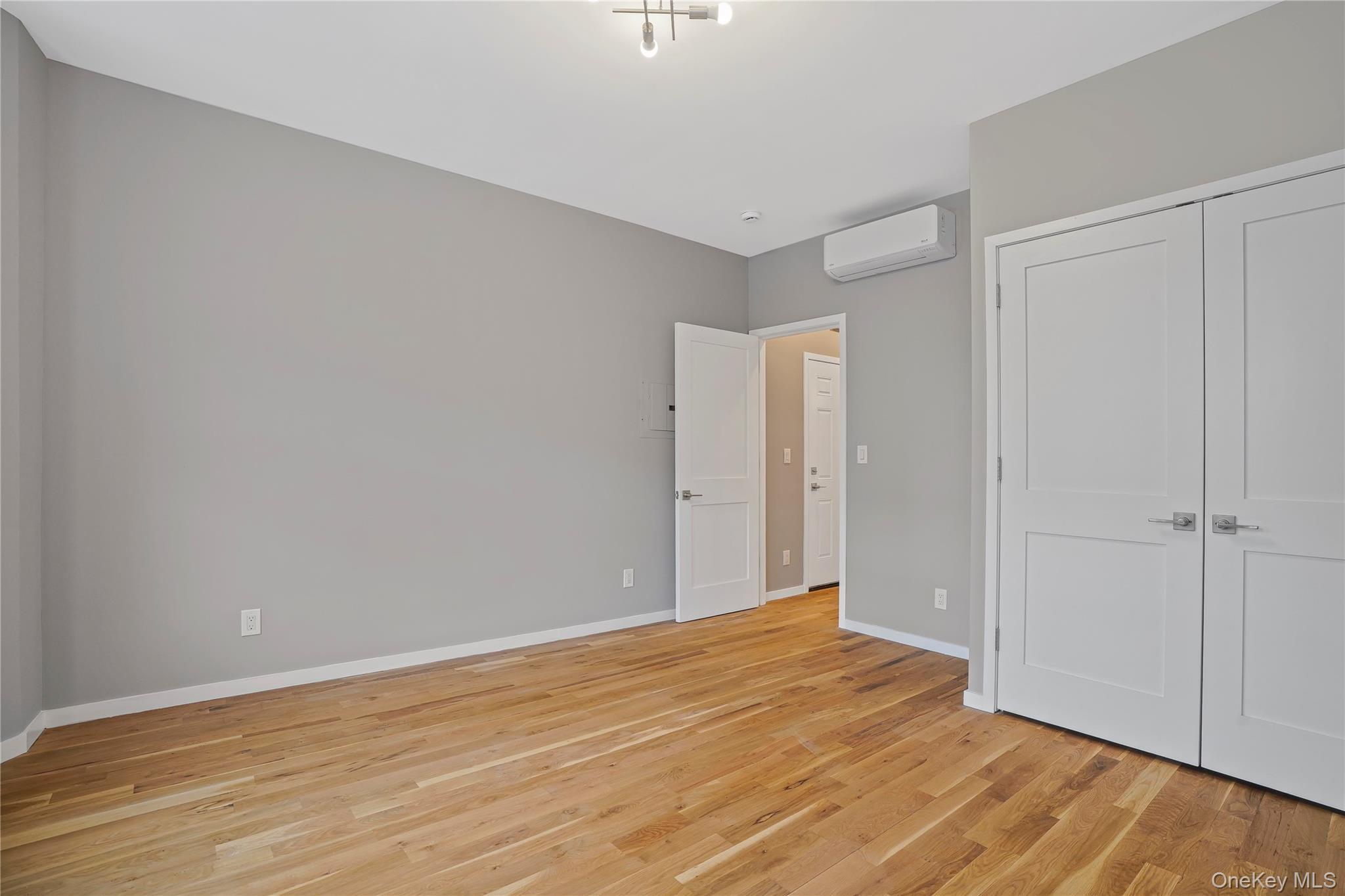 #5 photo, 79-23 67 Drive, كوينز Middle Village , NY 11379