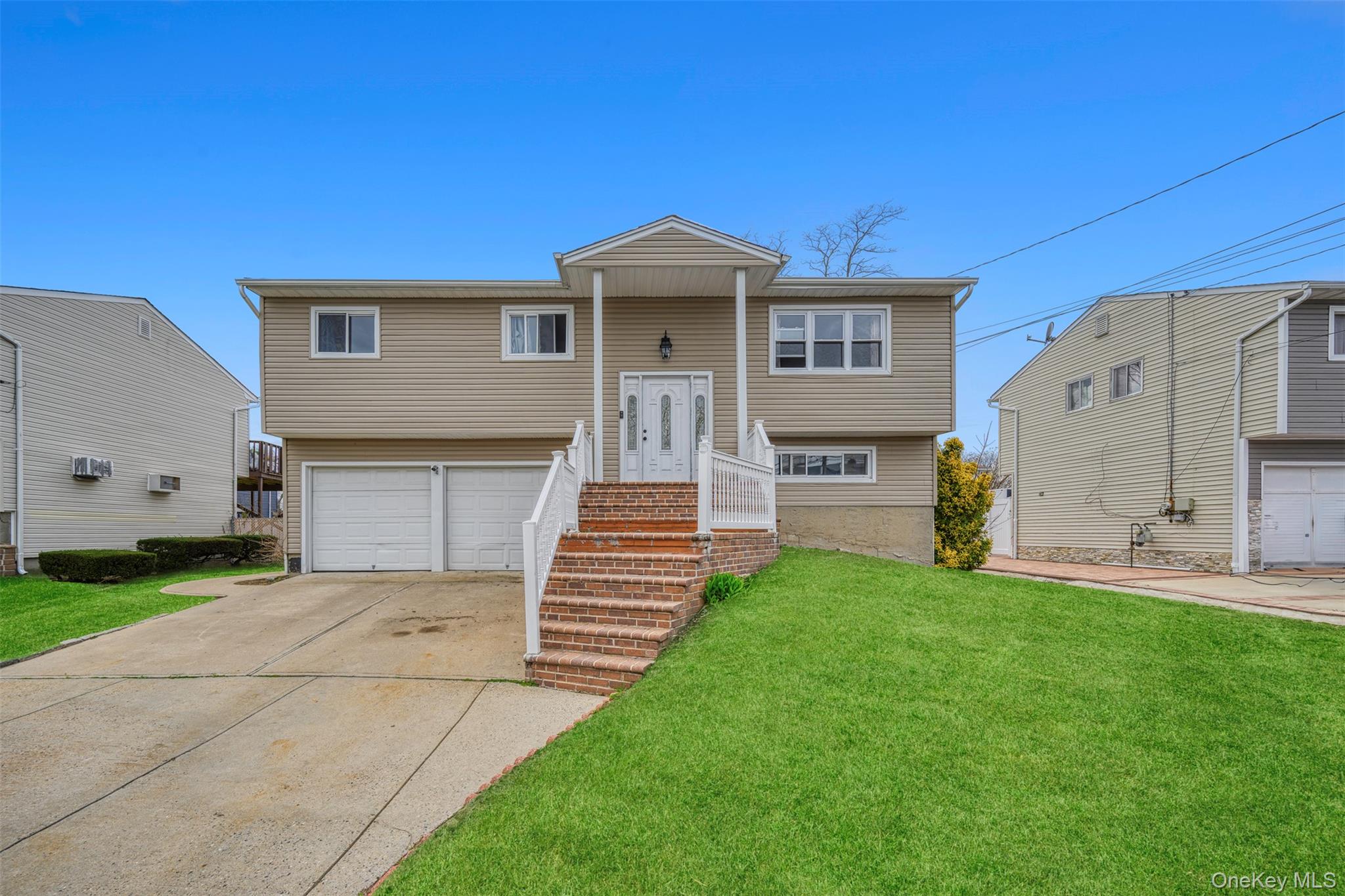 #1 photo, 3 Ozone Place, ナッソー郡 Massapequa , NY 11758