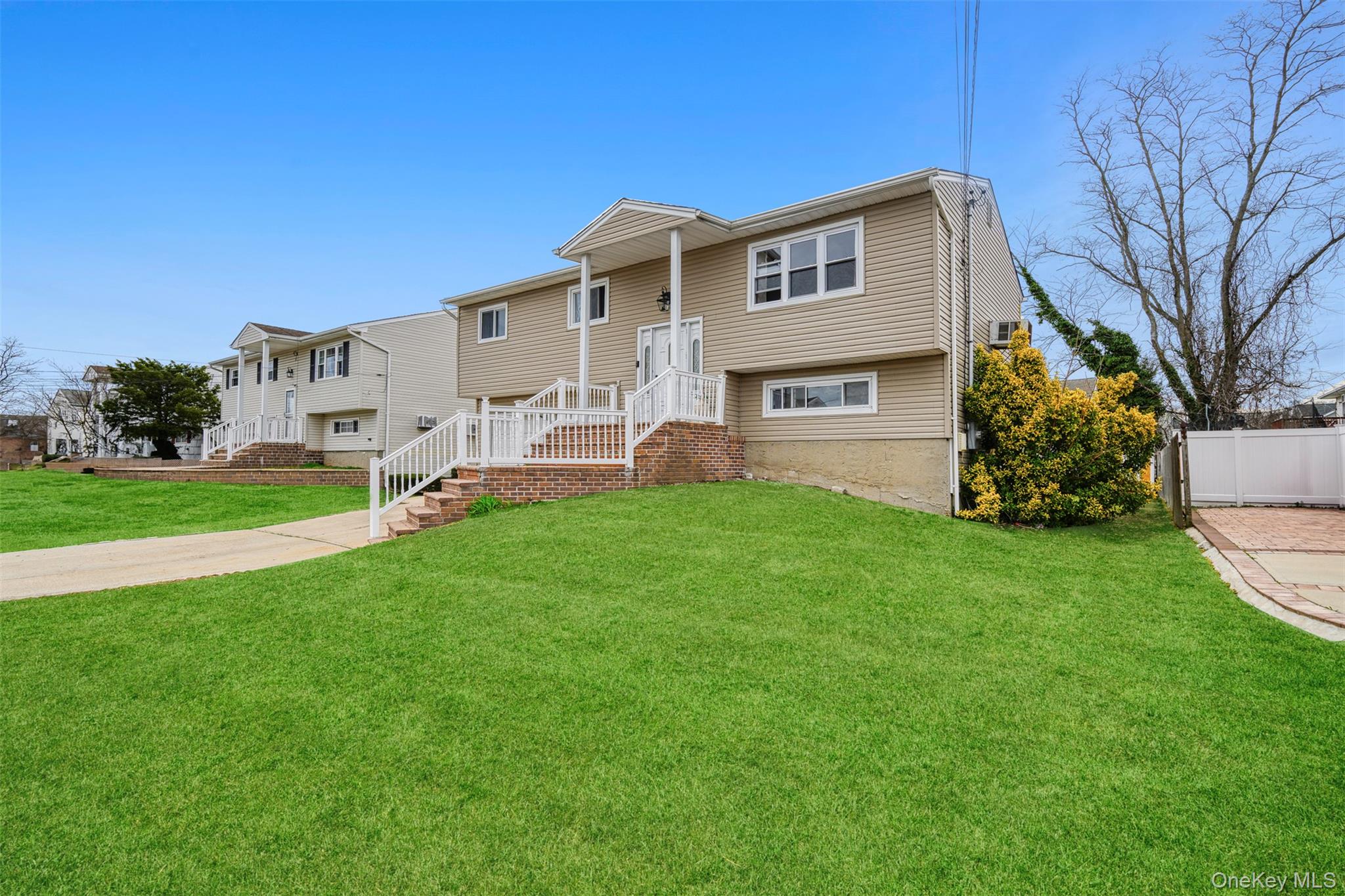 #2 photo, 3 Ozone Place, ナッソー郡 Massapequa , NY 11758