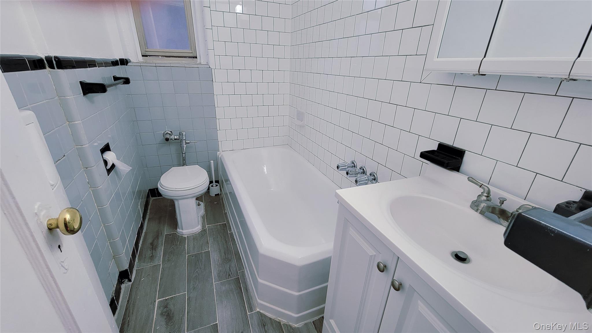 #7 photo, 84-49 168th Street, Jamaica Hills , NY 11432