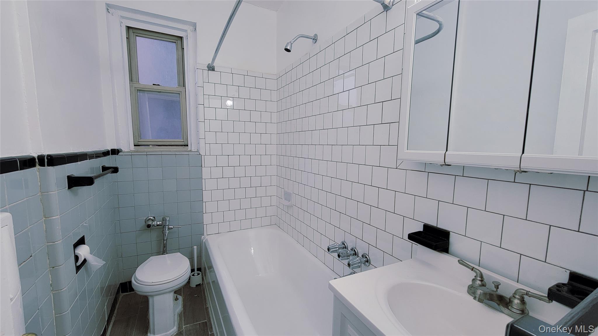 #8 photo, 84-49 168th Street, Jamaica Hills , NY 11432