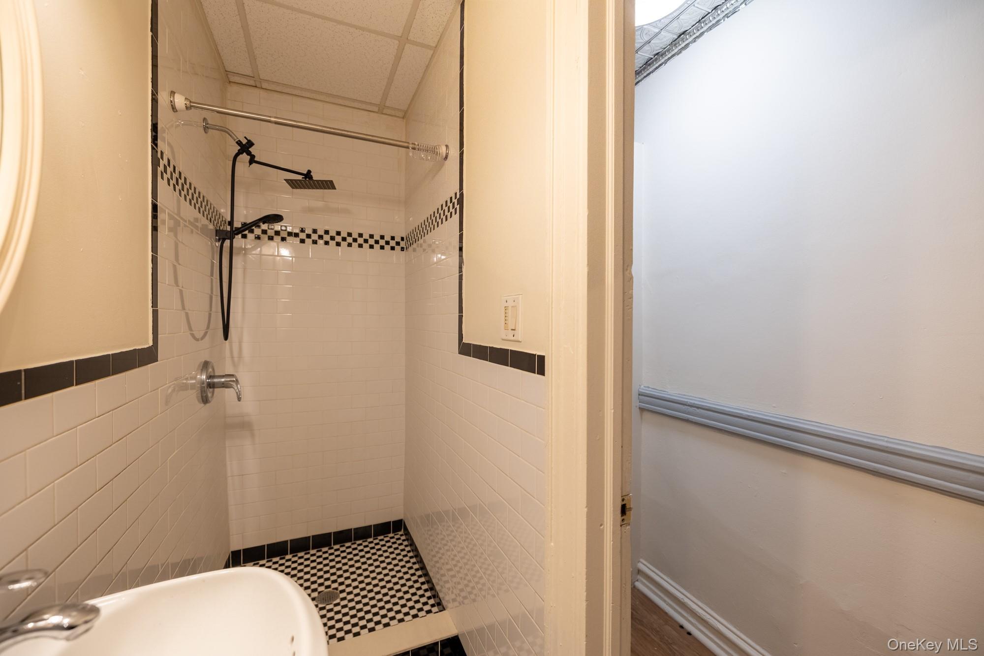 #17 photo, 677 Van Nest Avenue, Bronx , NY 10462