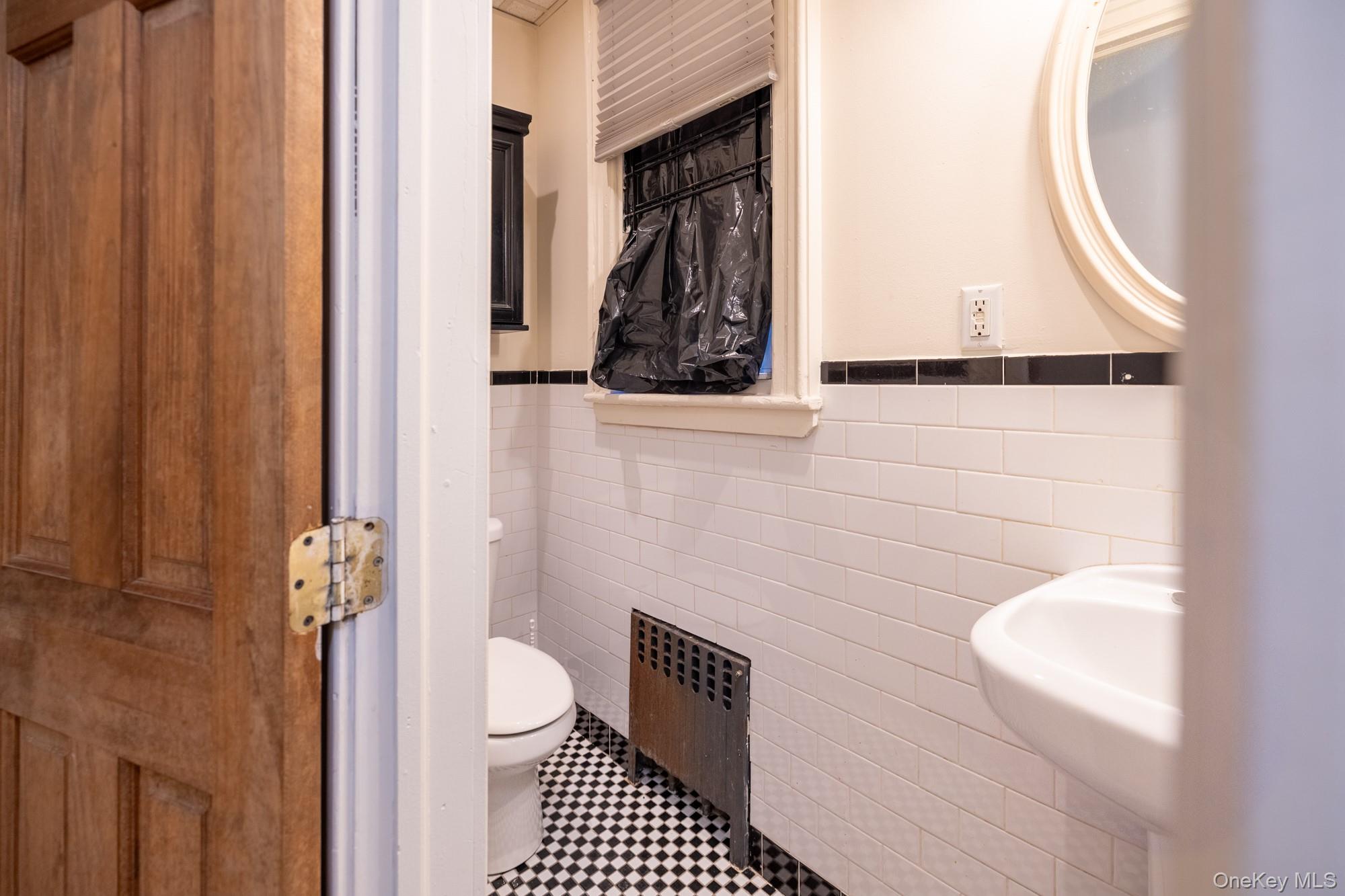 #18 photo, 677 Van Nest Avenue, Bronx , NY 10462