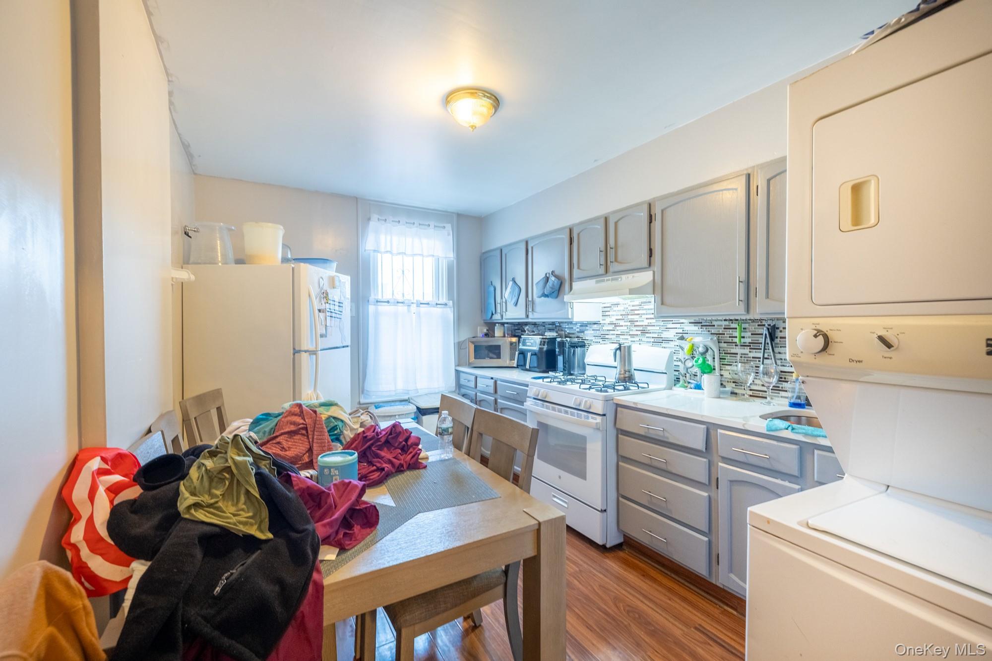 #4 photo, 679 Van Nest Avenue, Bronx , NY 10462